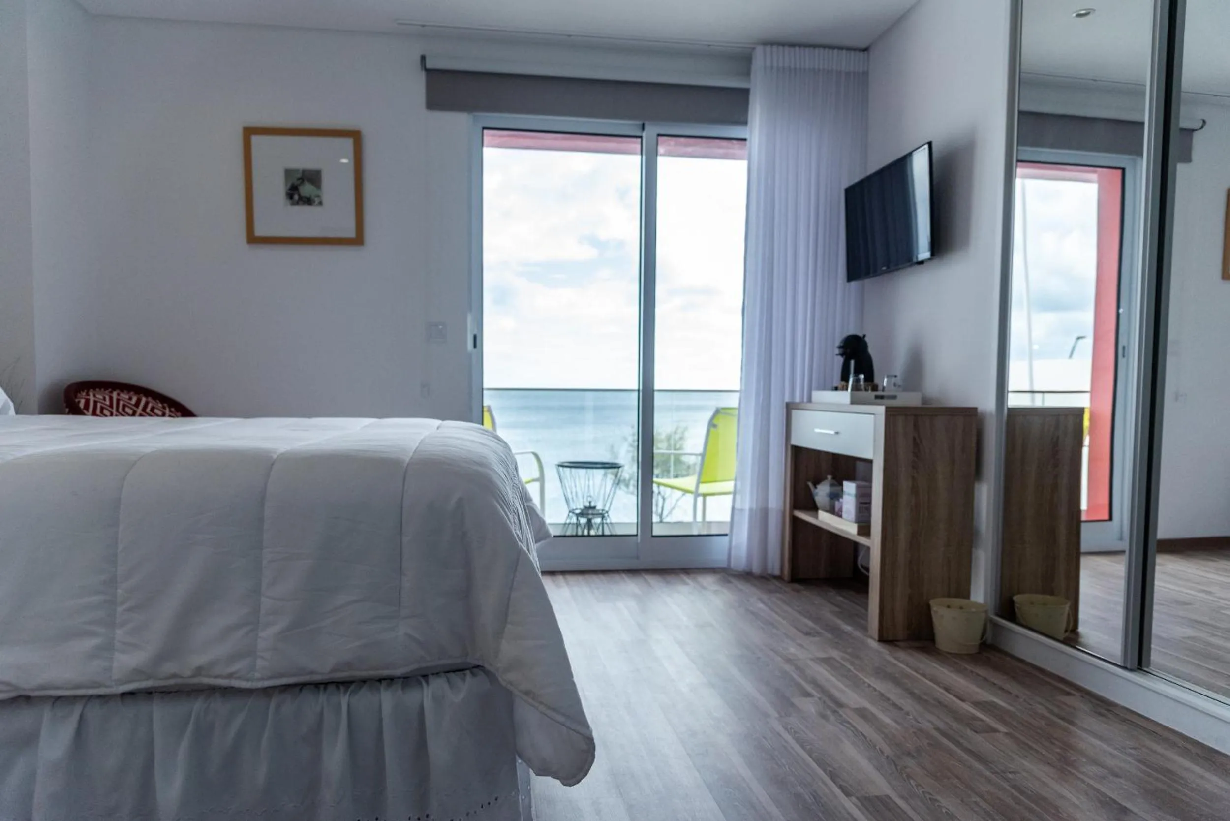 Toilet, Bed in Garoupas Inn