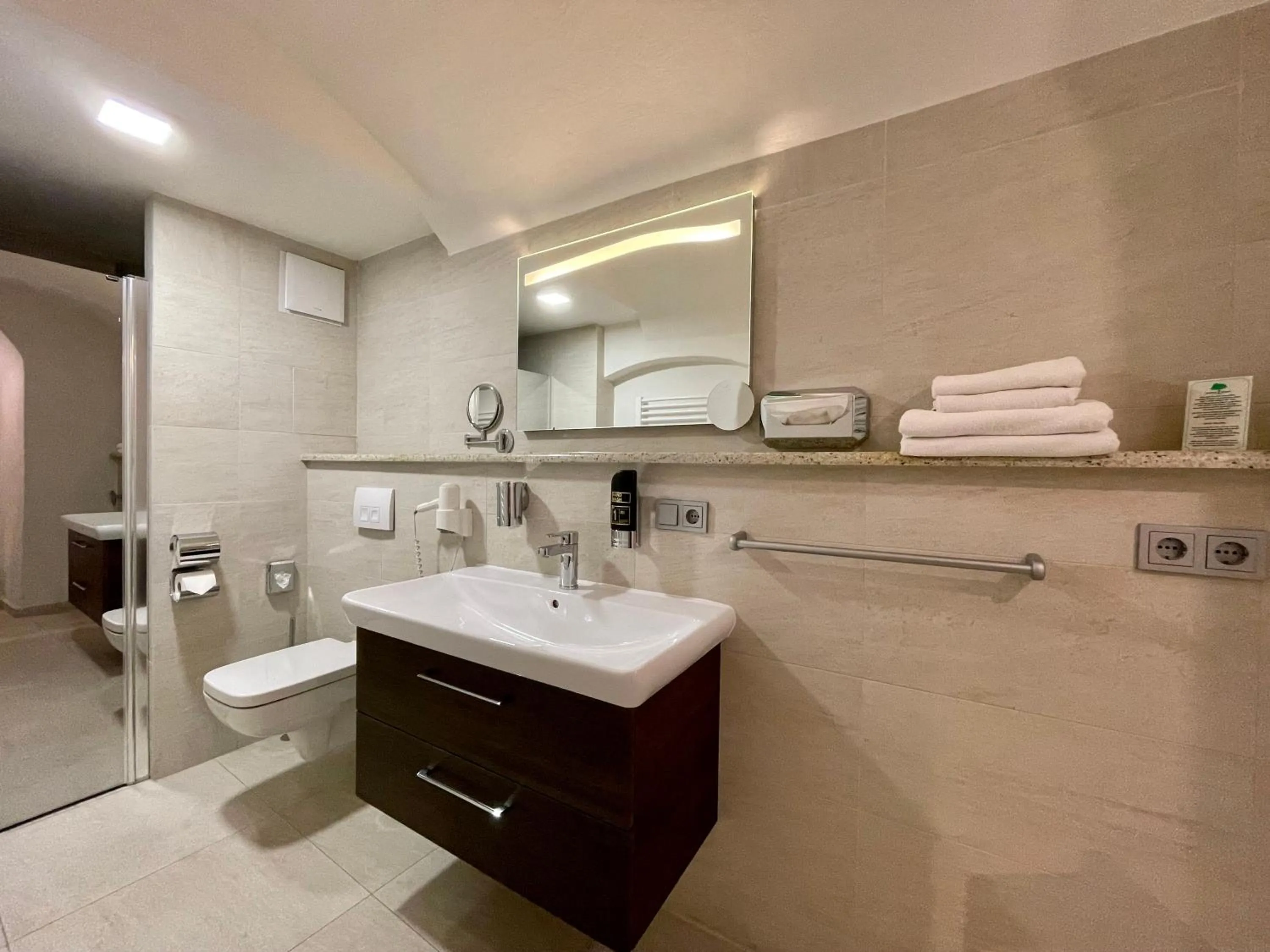 Bathroom in Hotel Italia