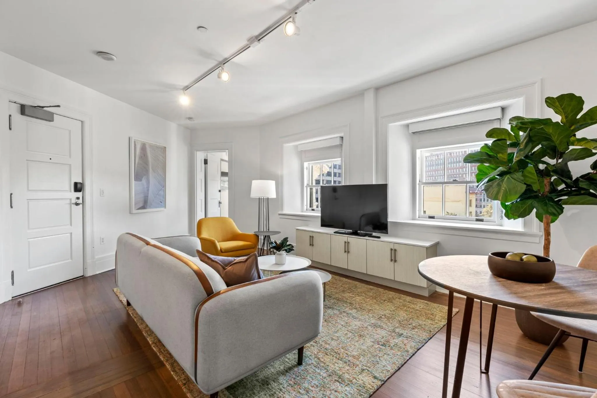 TV and multimedia in Placemakr Dupont Circle