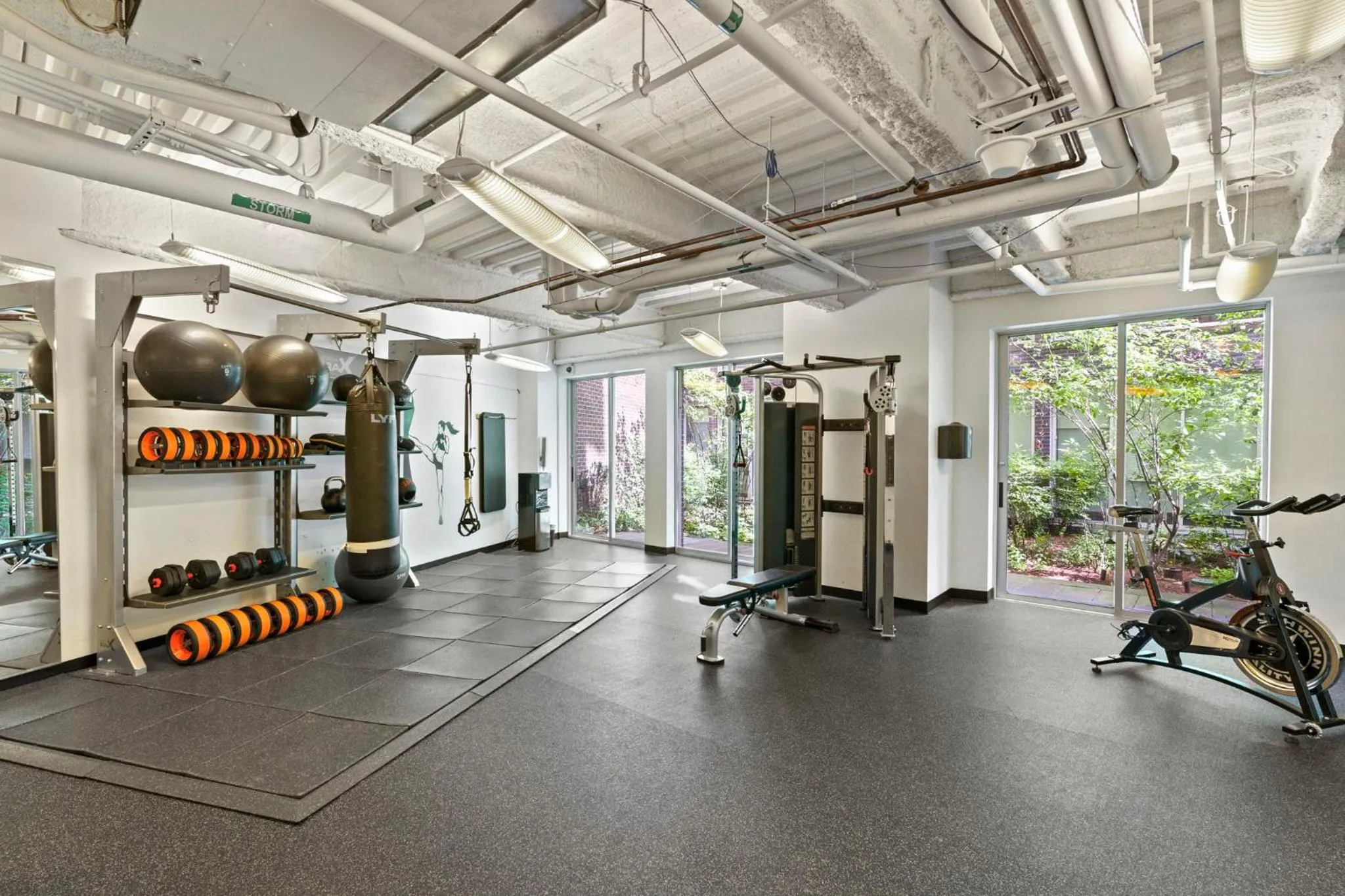 Fitness centre/facilities in Placemakr Dupont Circle