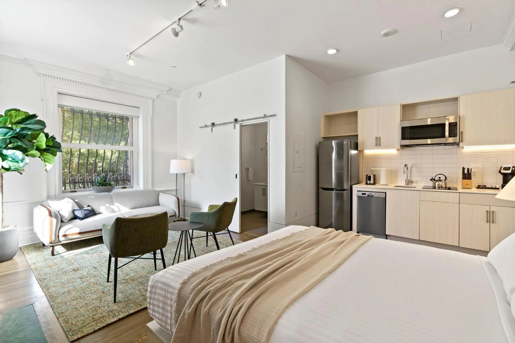 Bed in Placemakr Dupont Circle