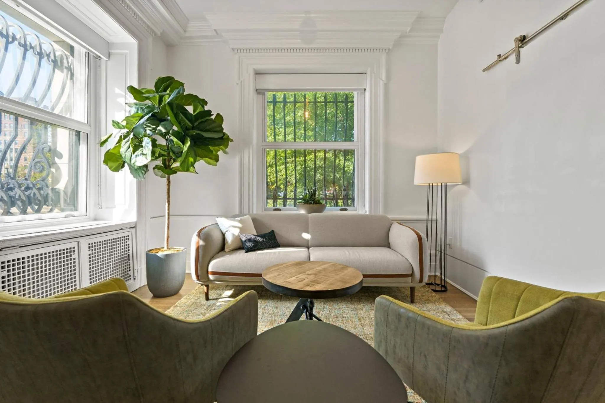 Living room in Placemakr Dupont Circle