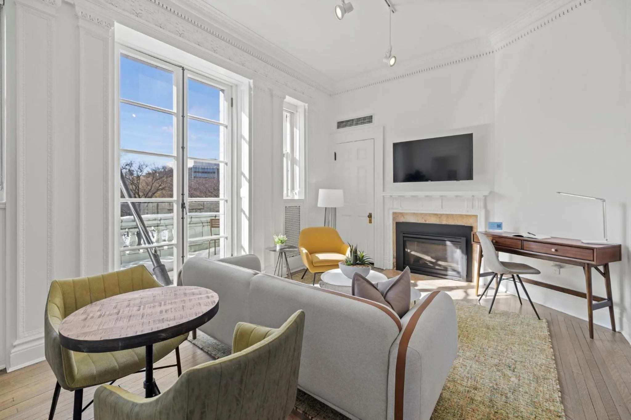 Living room in Placemakr Dupont Circle