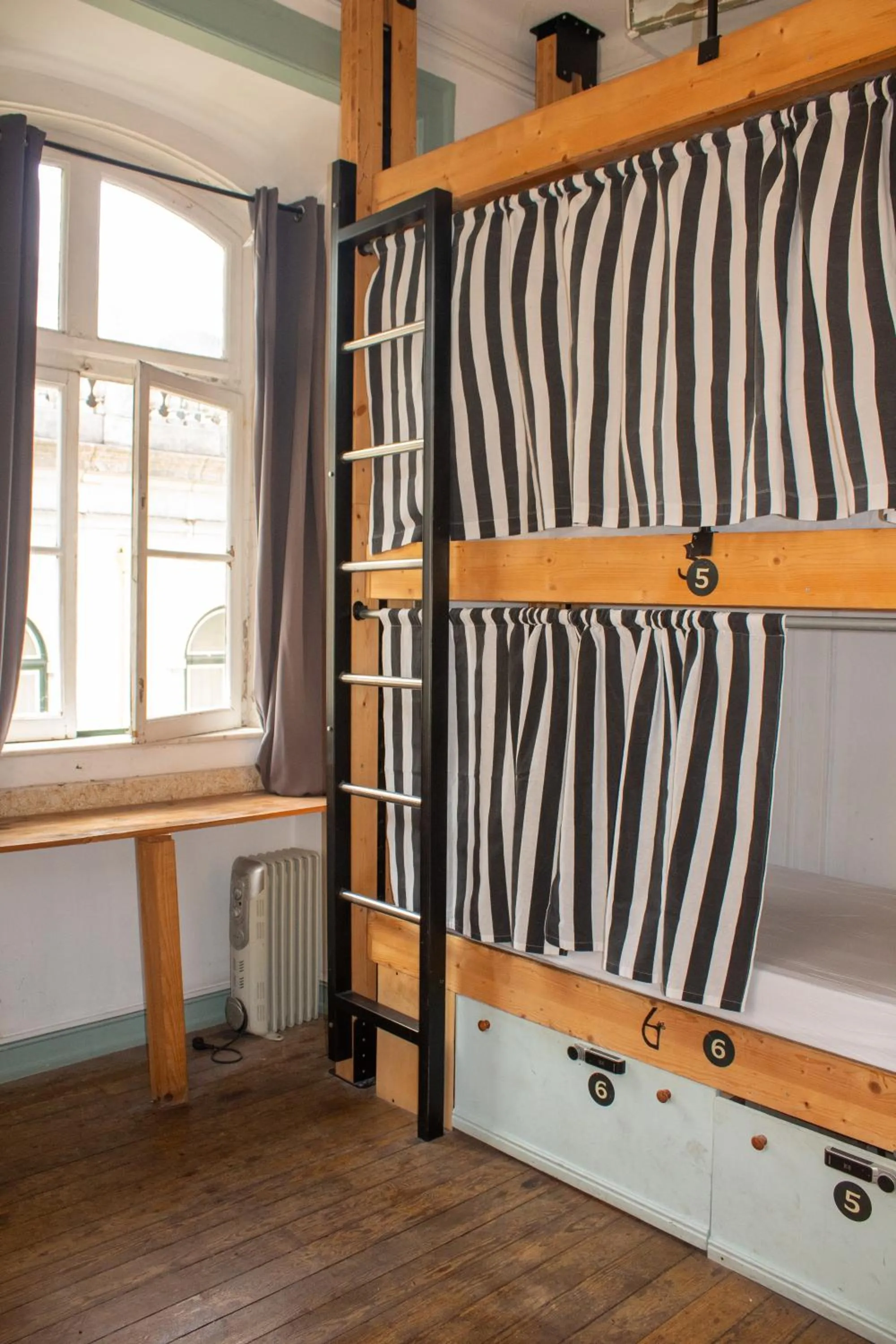 View (from property/room), Bed in Rossio Hostel