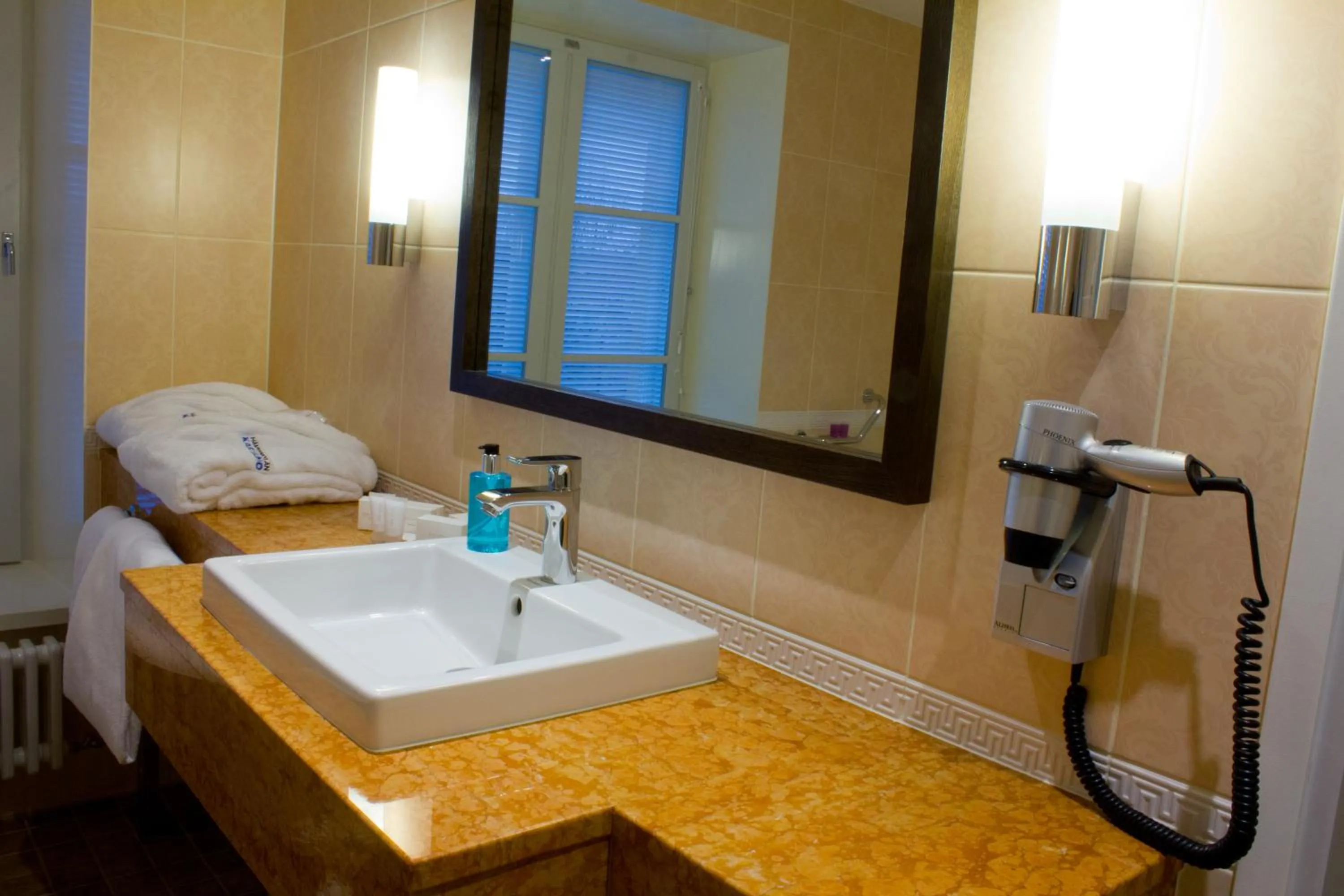 Bathroom, Bed in Hämeenkylän Kartano