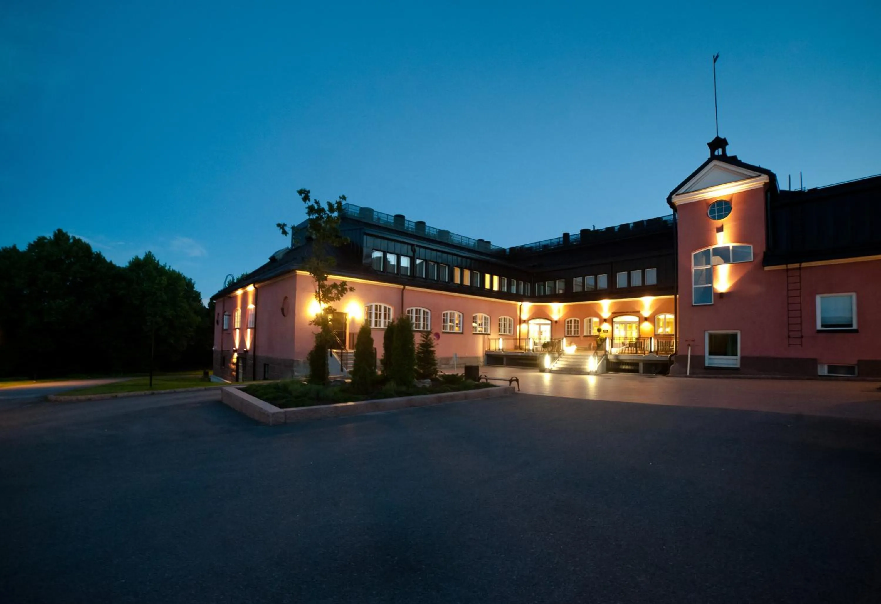 Facade/entrance in Hämeenkylän Kartano