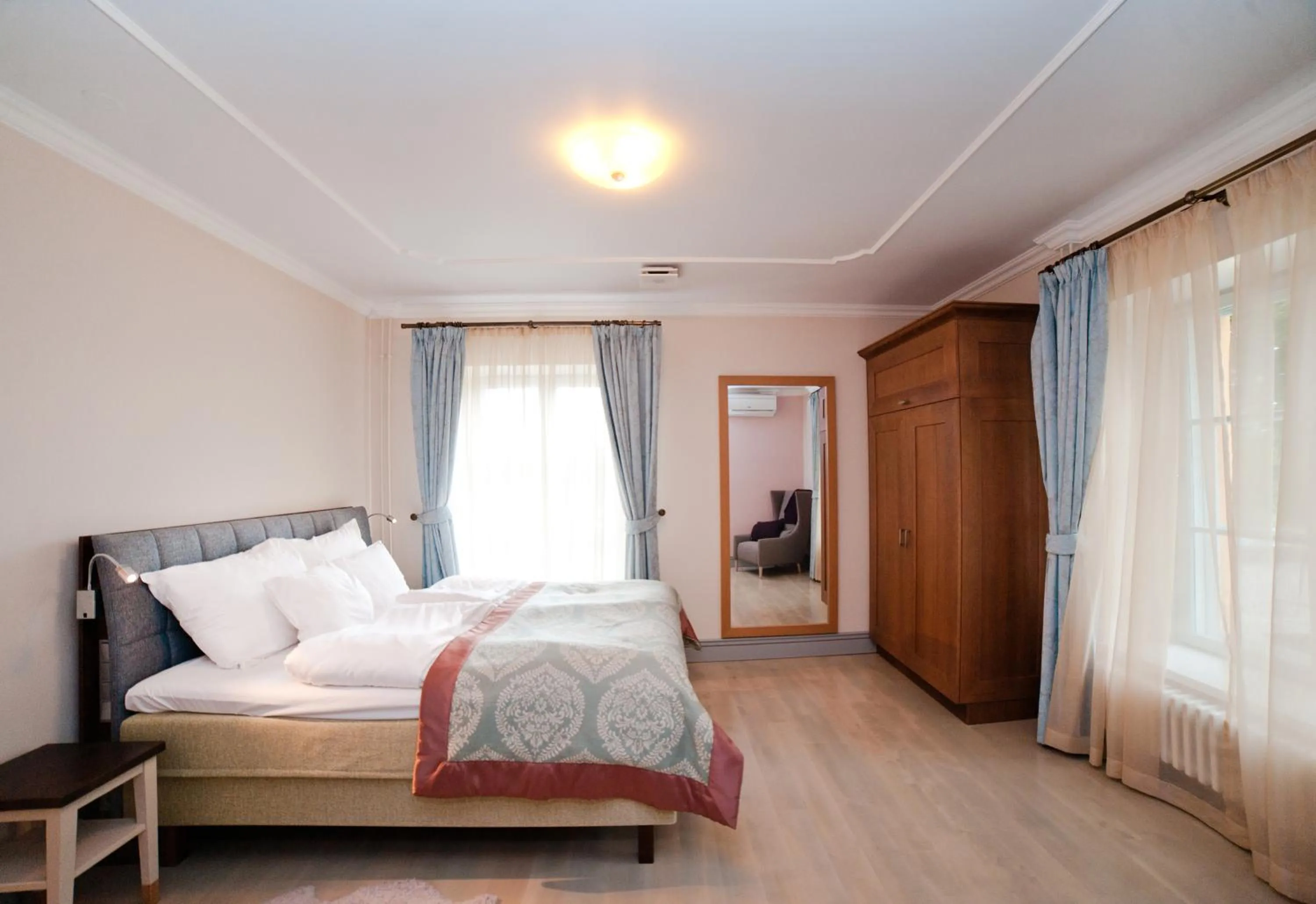 Bed in Hämeenkylän Kartano