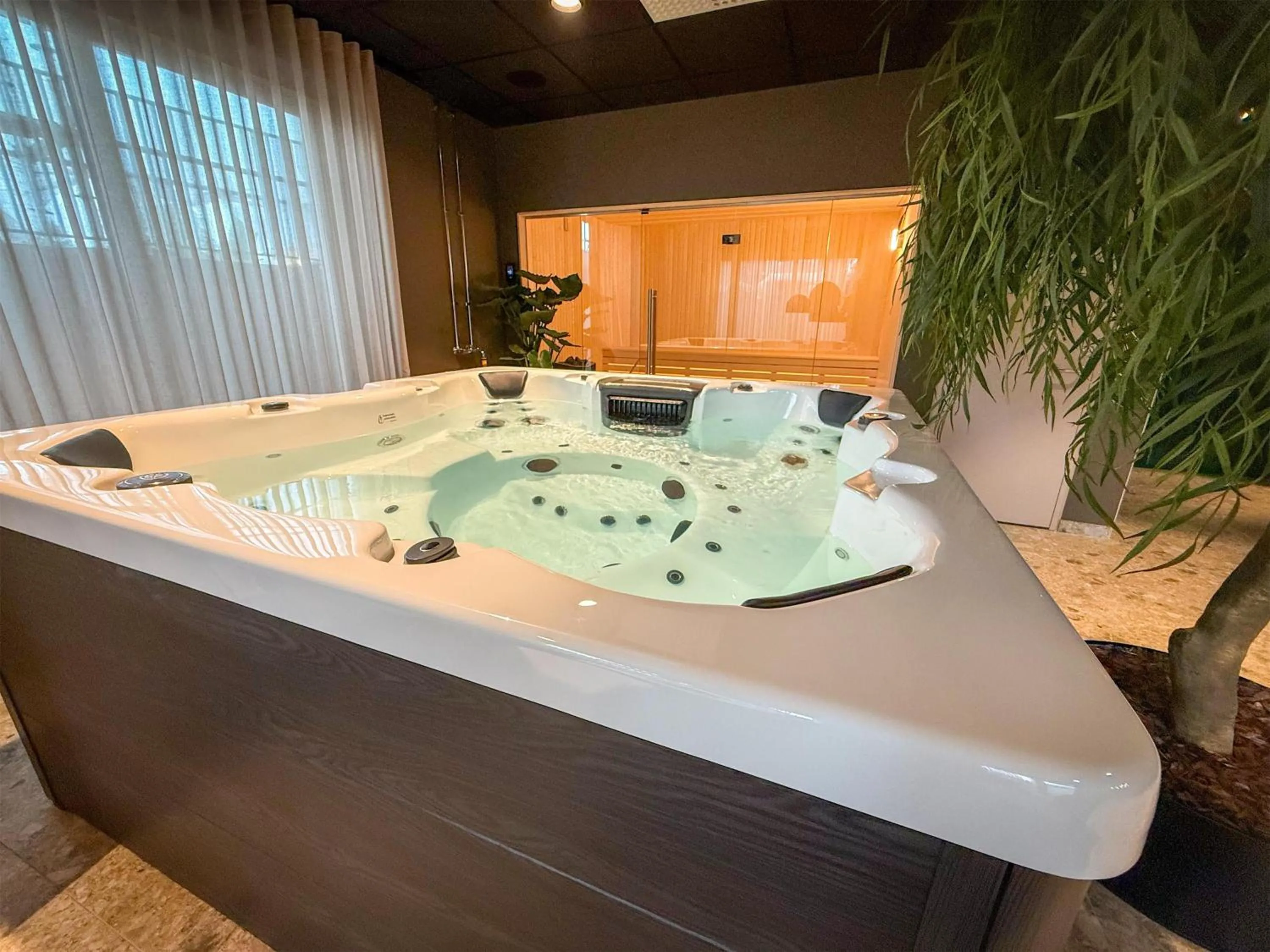 Hot Tub in Best Western Hotel Vidöstern