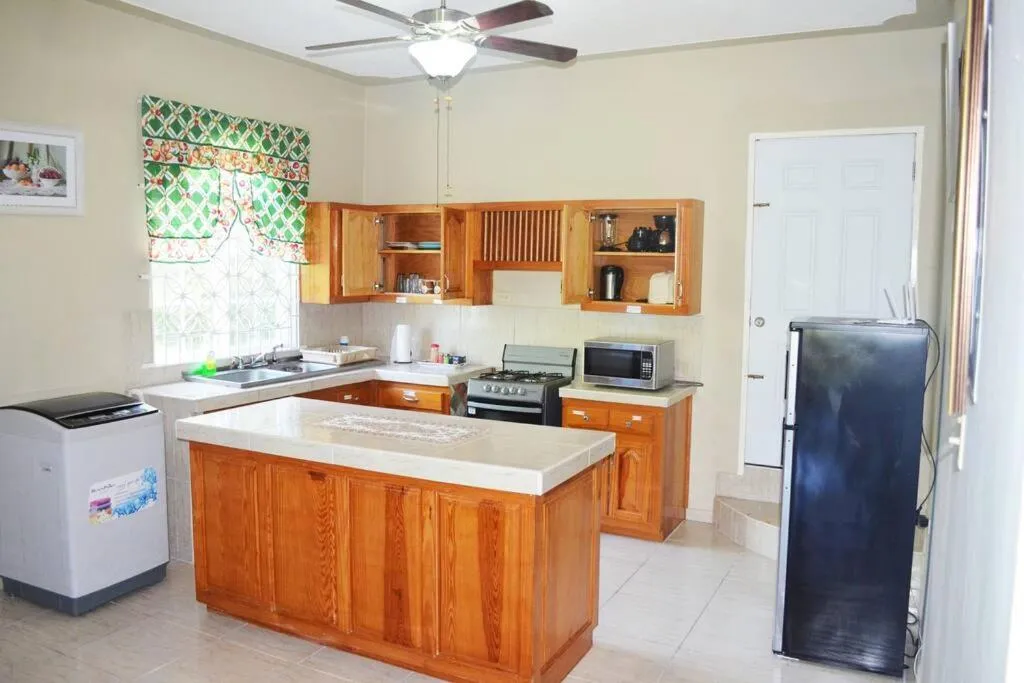 Kitchen or kitchenette in Cozy Locale - Gold