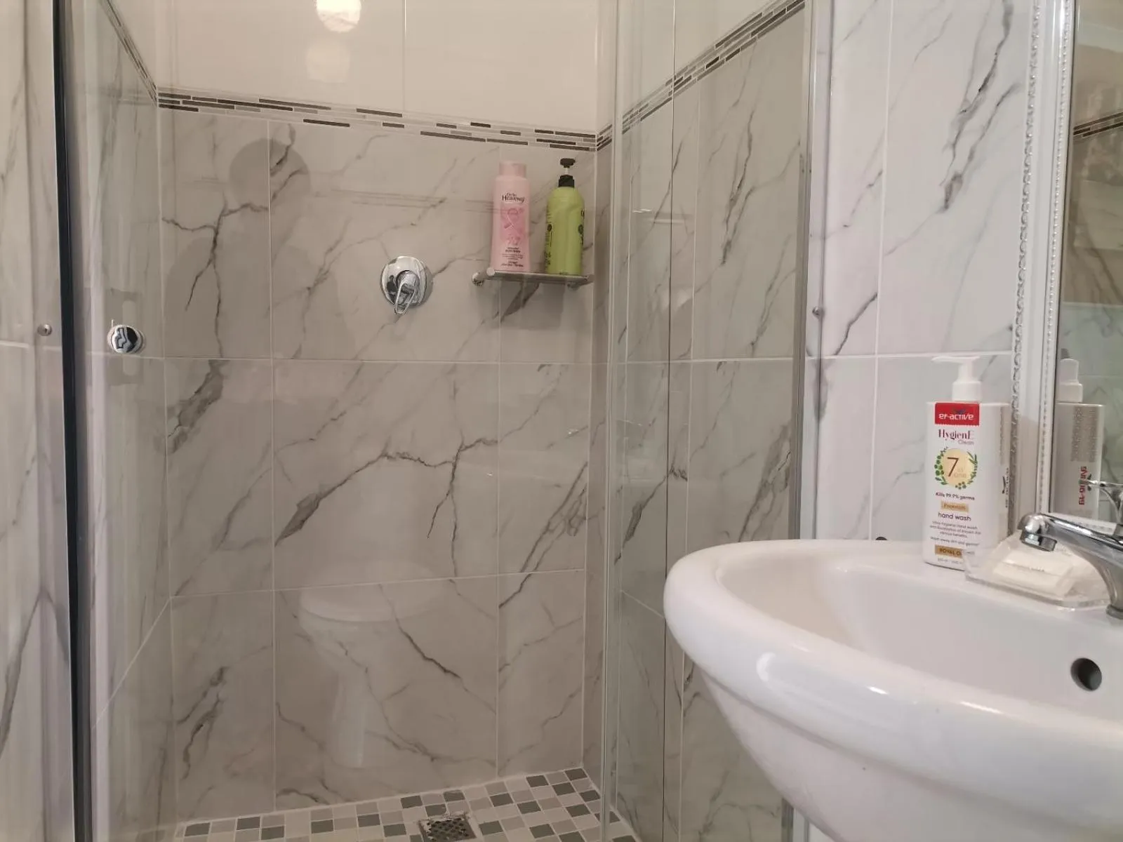 Bathroom in Onyx on Sycamore