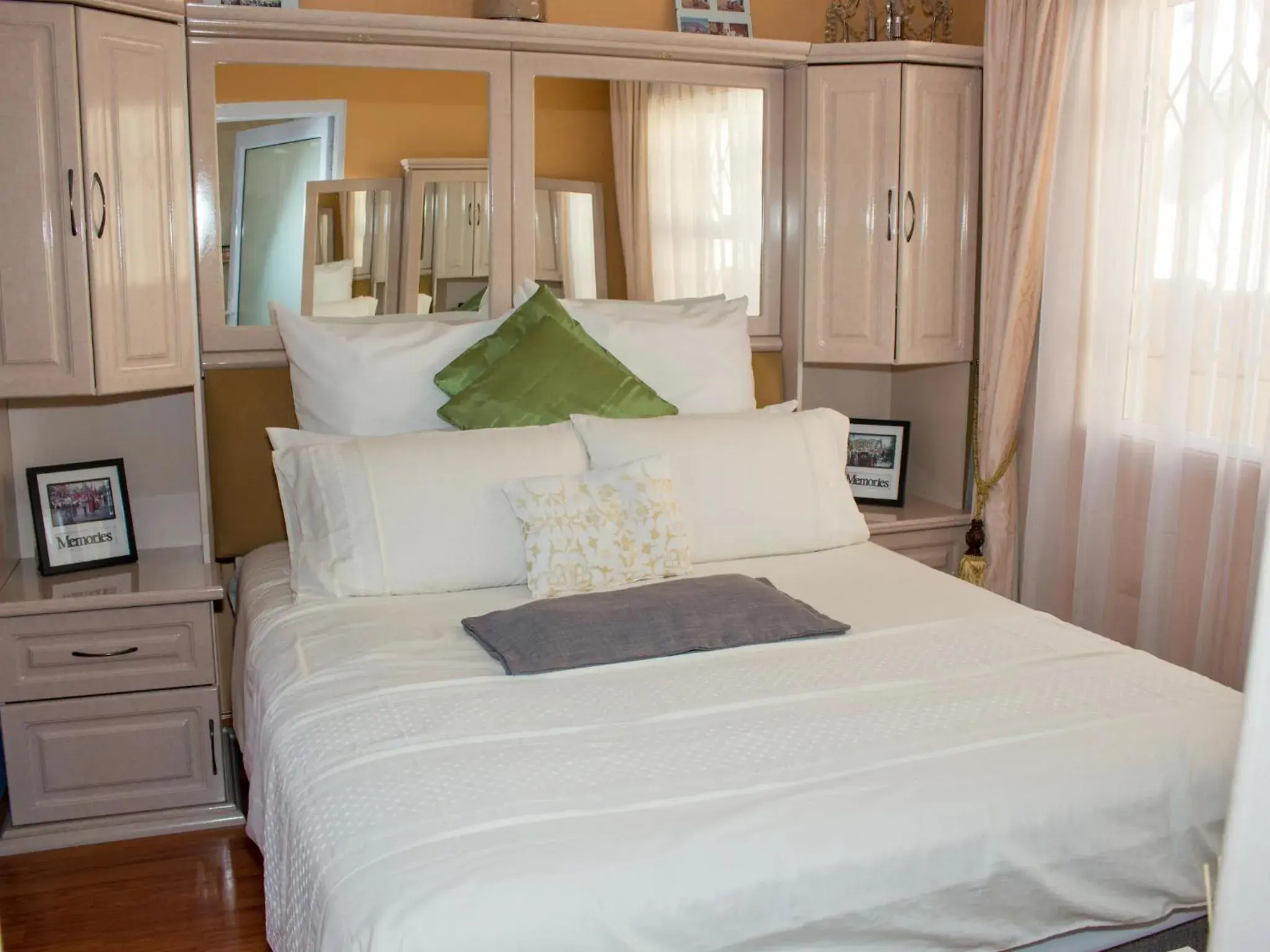 Deluxe Double or Twin Room in Onyx on Sycamore Deluxe Double or Twin Room in Onyx on Sycamore