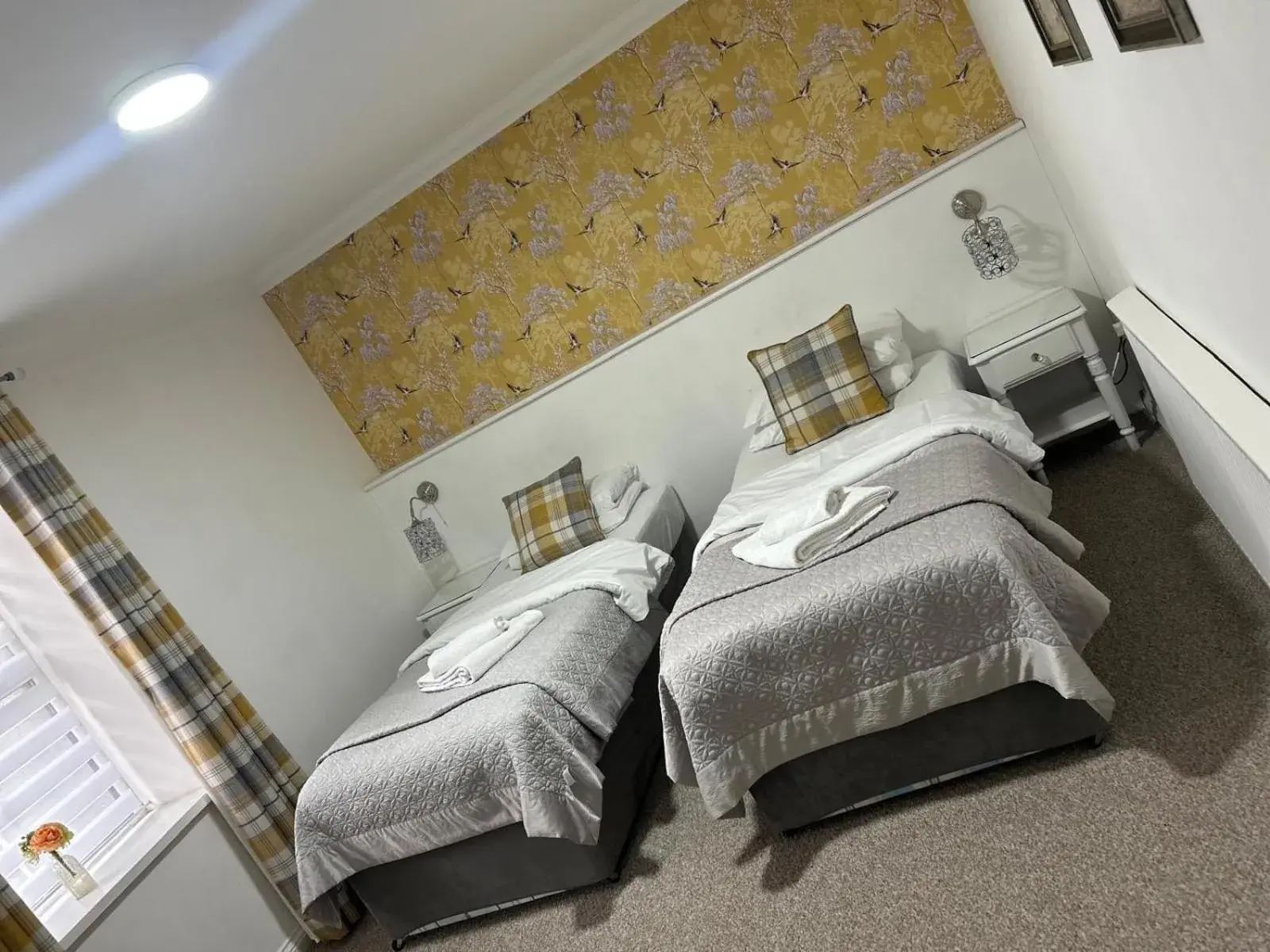 Twin Room in Hunters Meet Twin Room in Hunters Meet