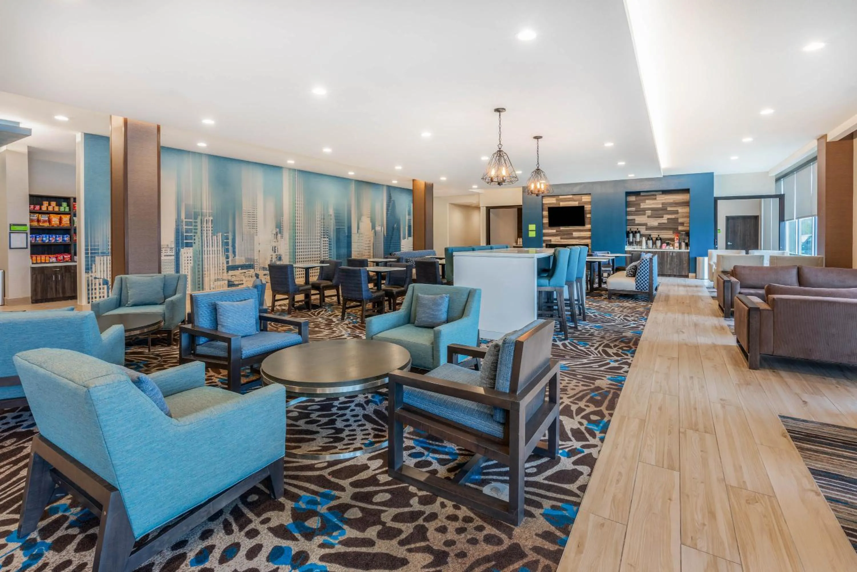 Lobby or reception in La Quinta Inn and Suites by Wyndham Houston Spring South