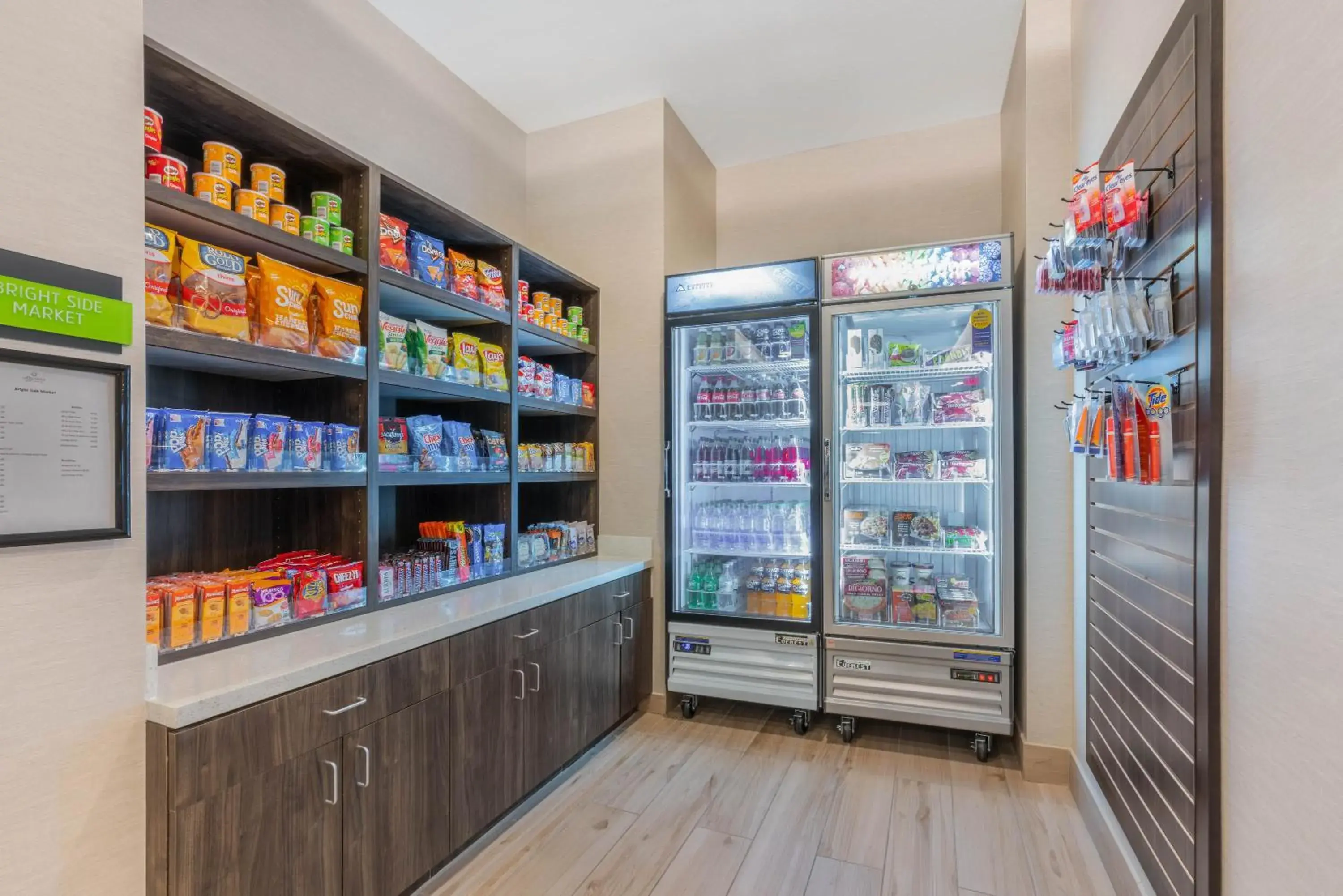 On-site shops in La Quinta Inn and Suites by Wyndham Houston Spring South On-site shops in La Quinta Inn and Suites by Wyndham Houston Spring South