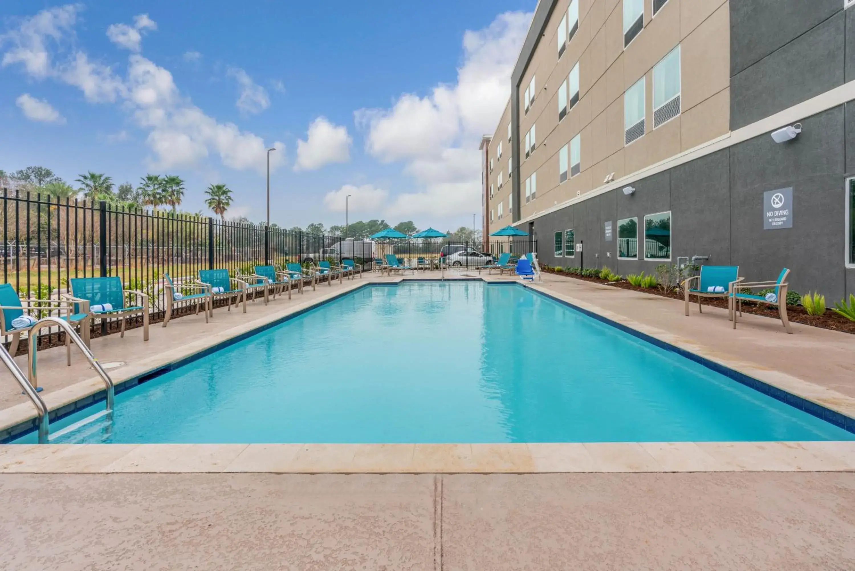 Pool view in La Quinta Inn and Suites by Wyndham Houston Spring South Pool view in La Quinta Inn and Suites by Wyndham Houston Spring South