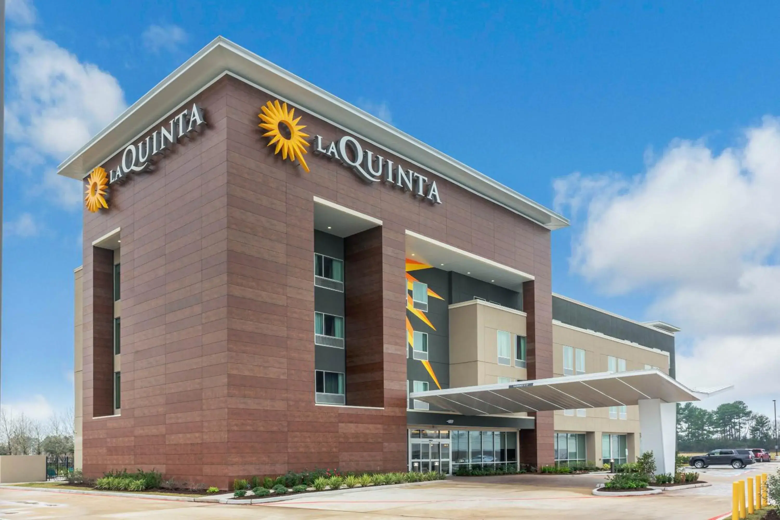 Property building in La Quinta Inn and Suites by Wyndham Houston Spring South Property building in La Quinta Inn and Suites by Wyndham Houston Spring South