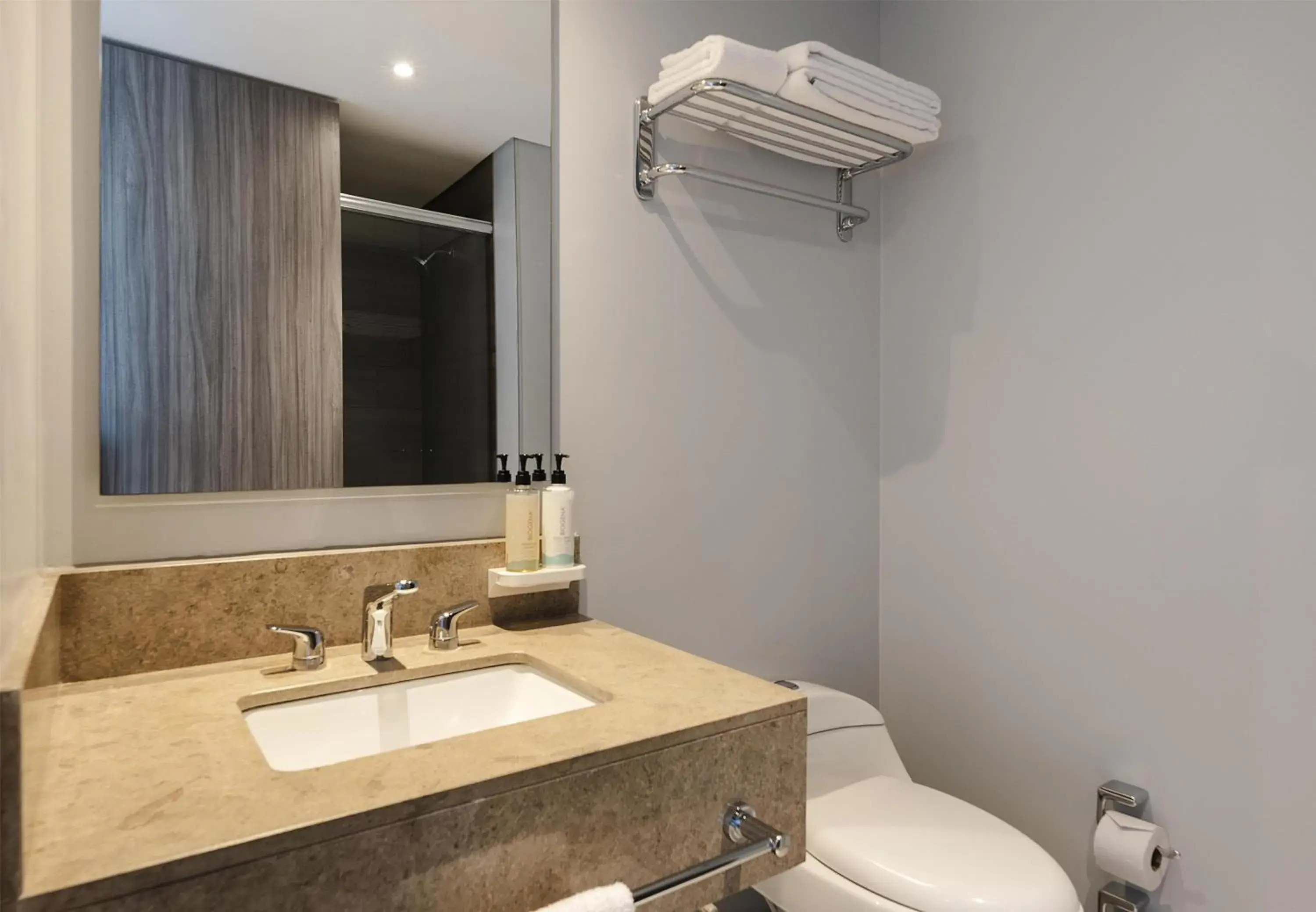 Bathroom in Hampton by Hilton Barranquilla Bathroom in Hampton by Hilton Barranquilla