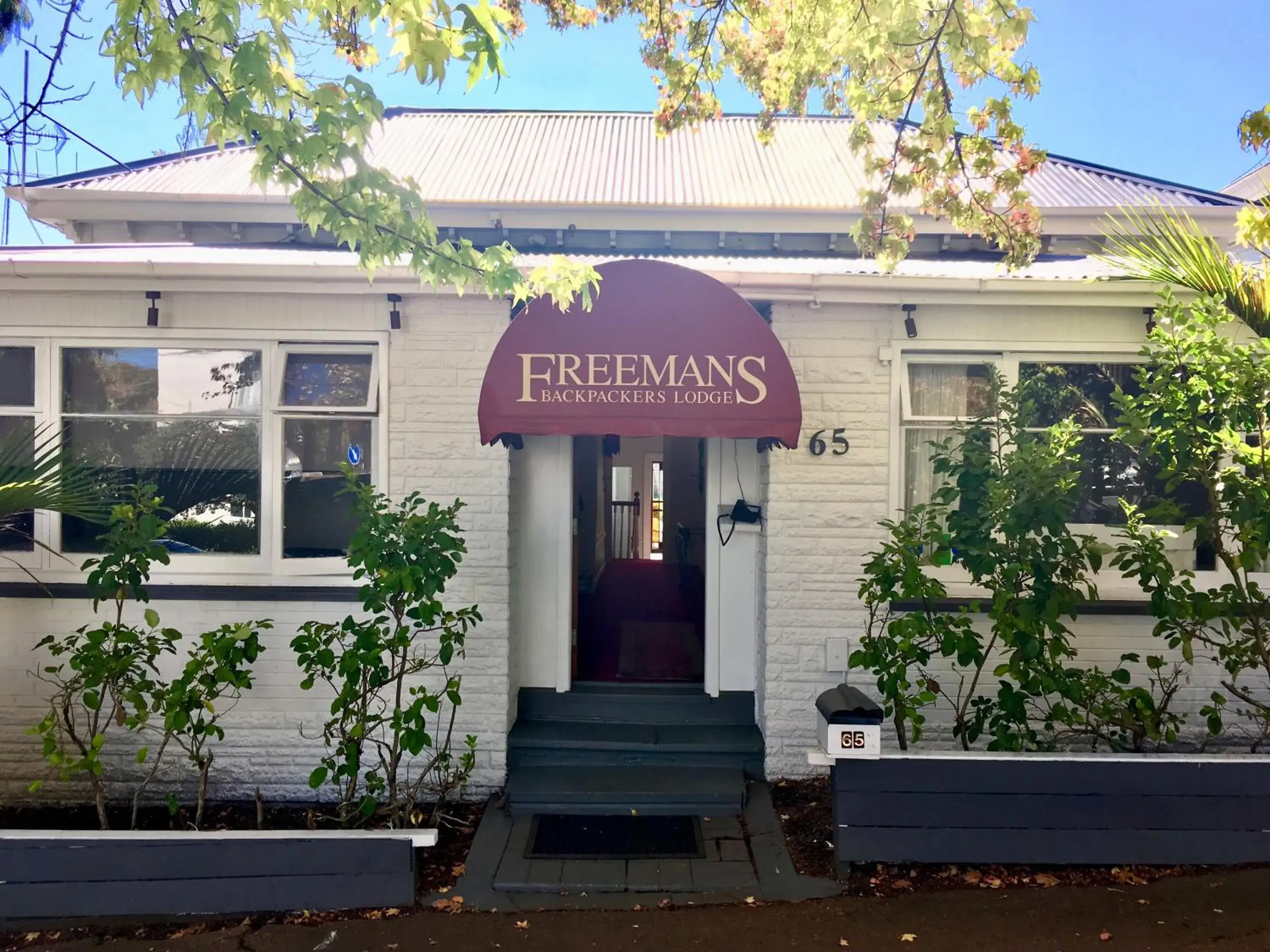 Facade/entrance in Freemans Backpackers