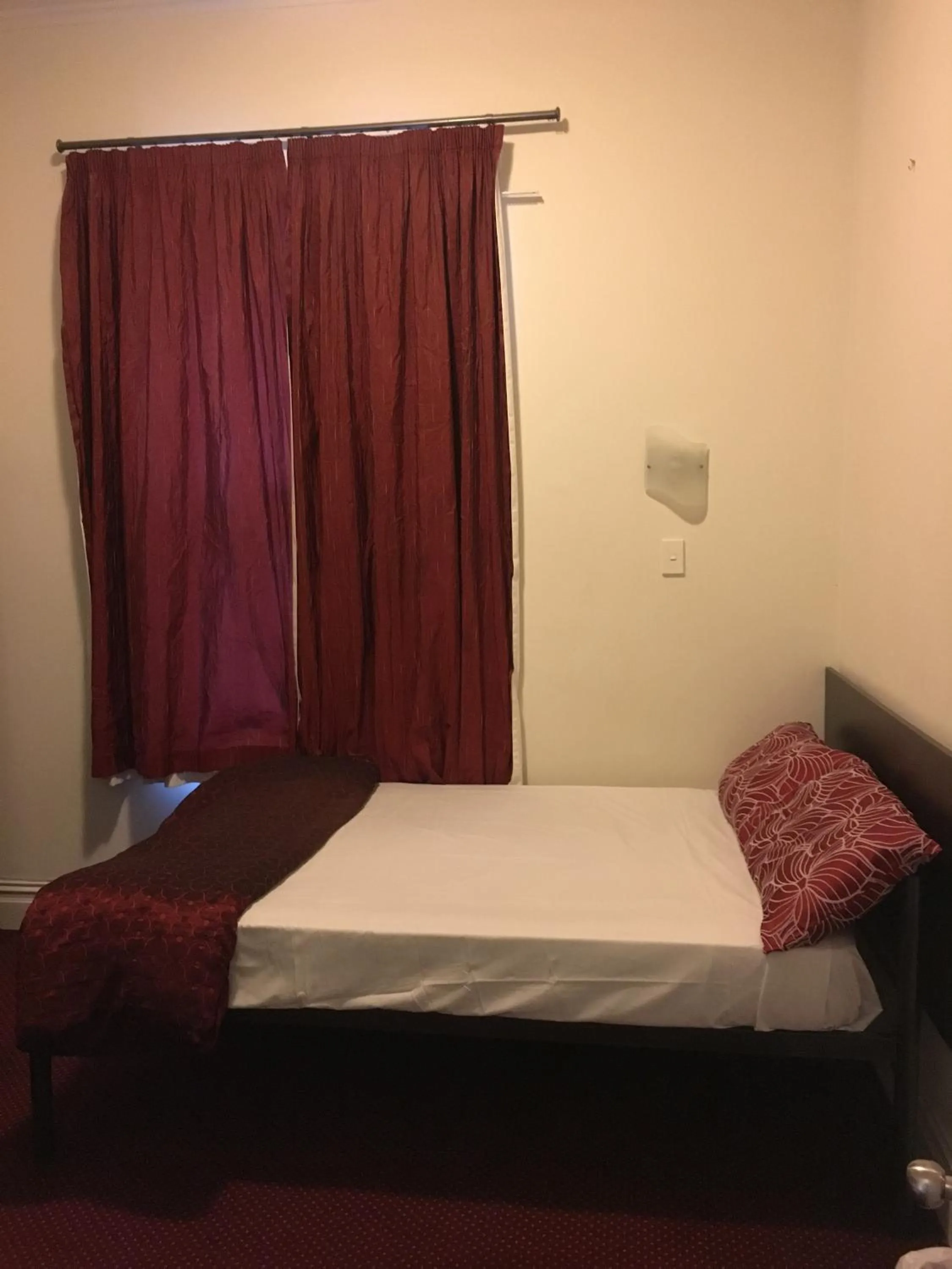 Photo of the whole room in Lantana Lodge