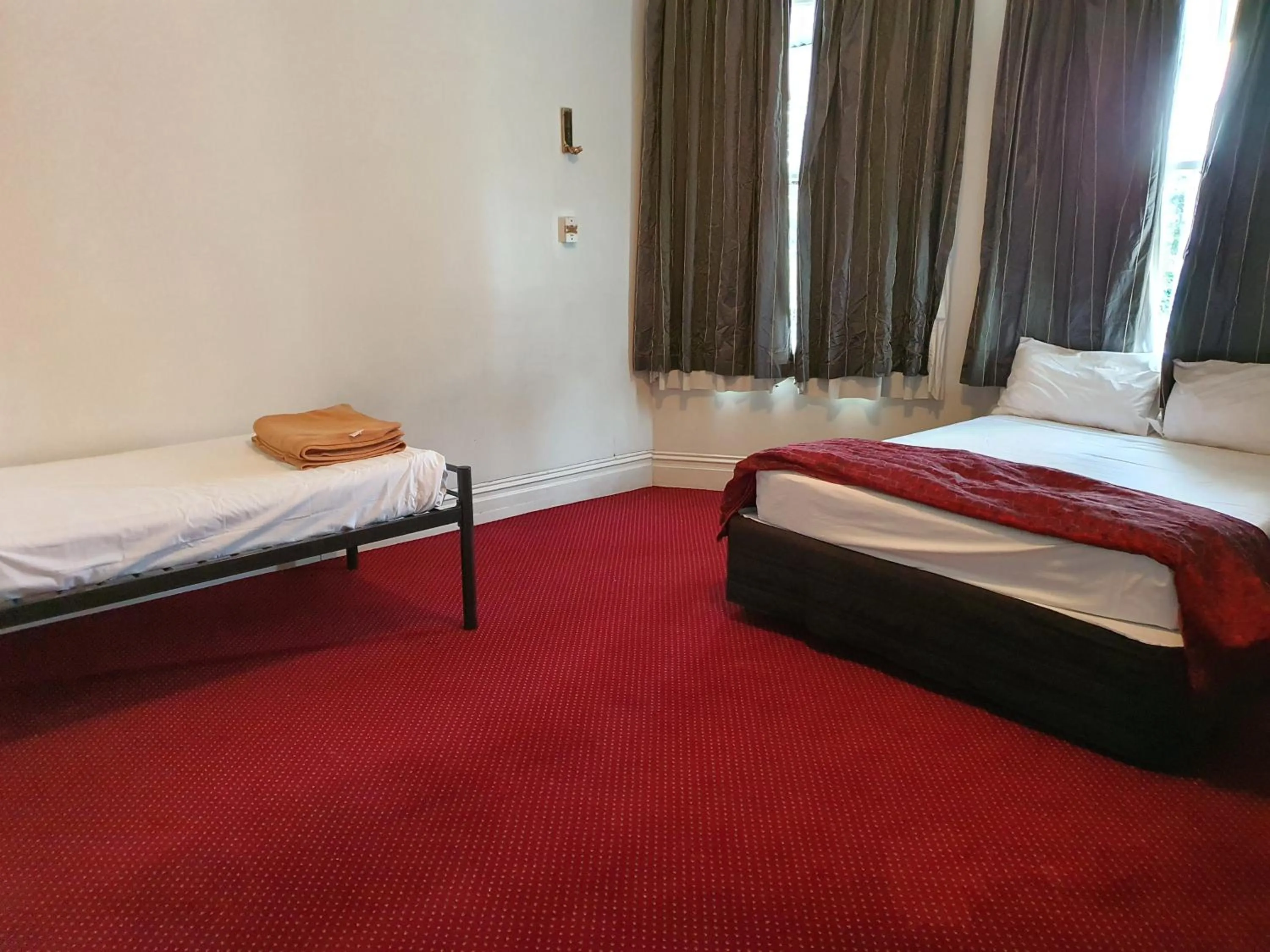 Bed in Lantana Lodge