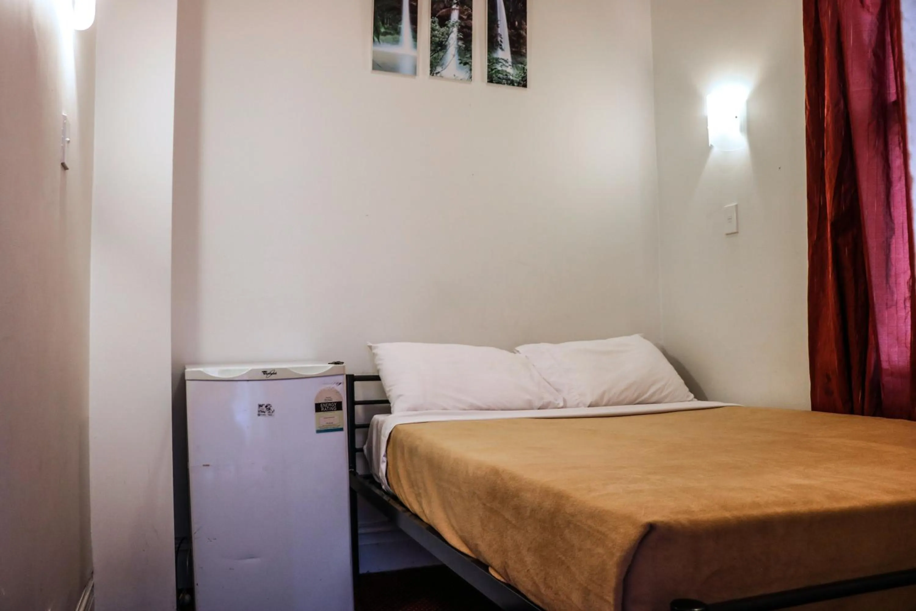 Bed in Lantana Lodge