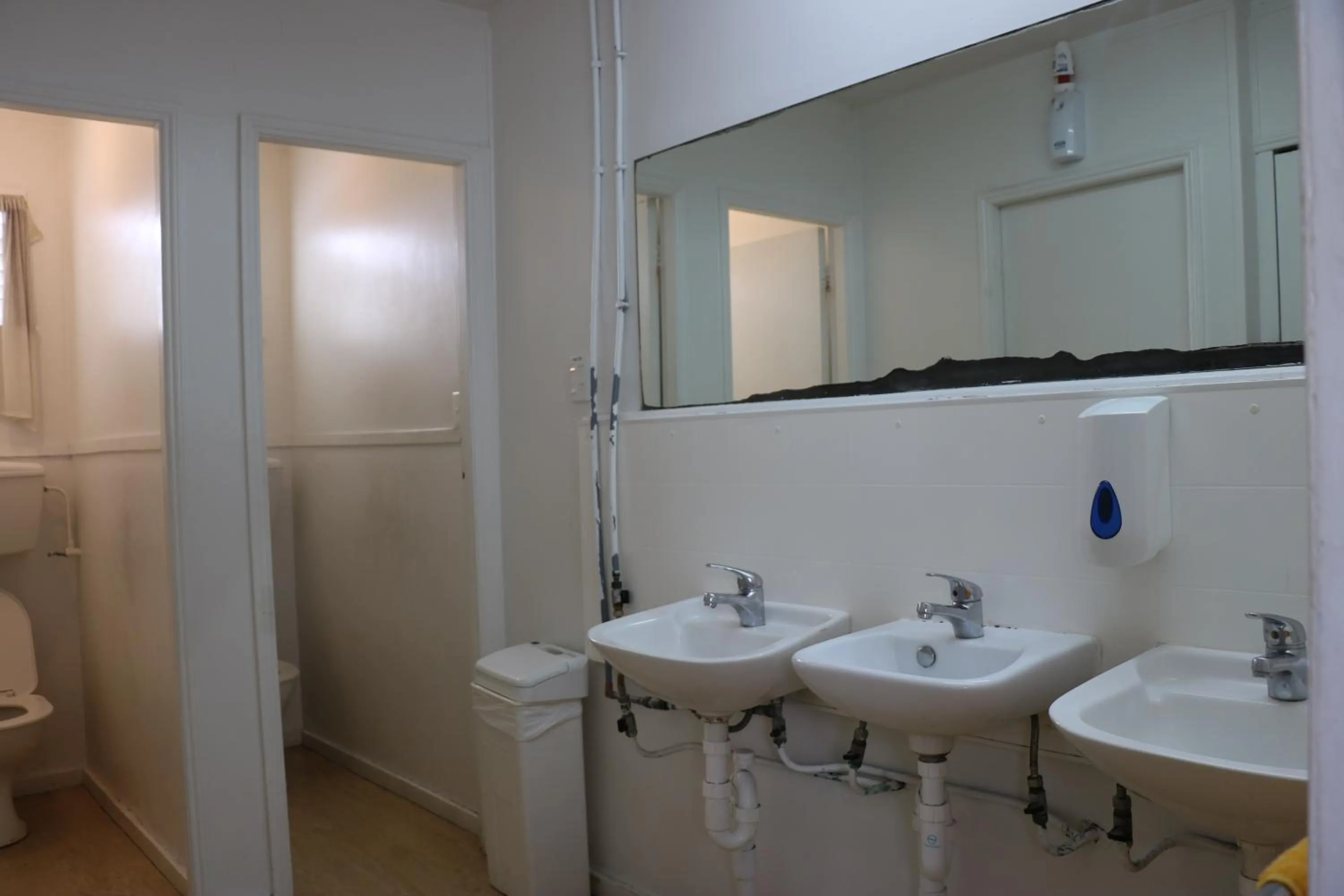 Bathroom in Lantana Lodge