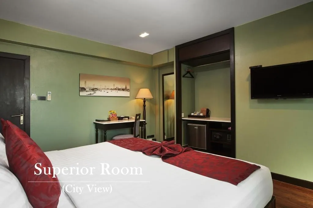 Bed in Baan Wanglang Riverside, Bangkok