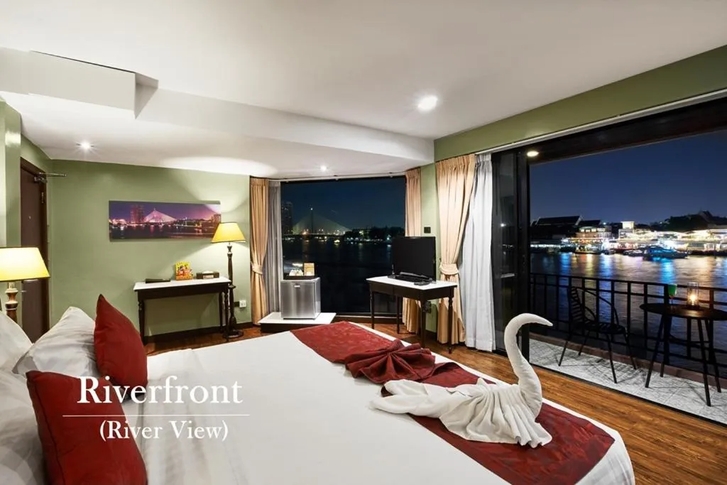 Bed in Baan Wanglang Riverside, Bangkok