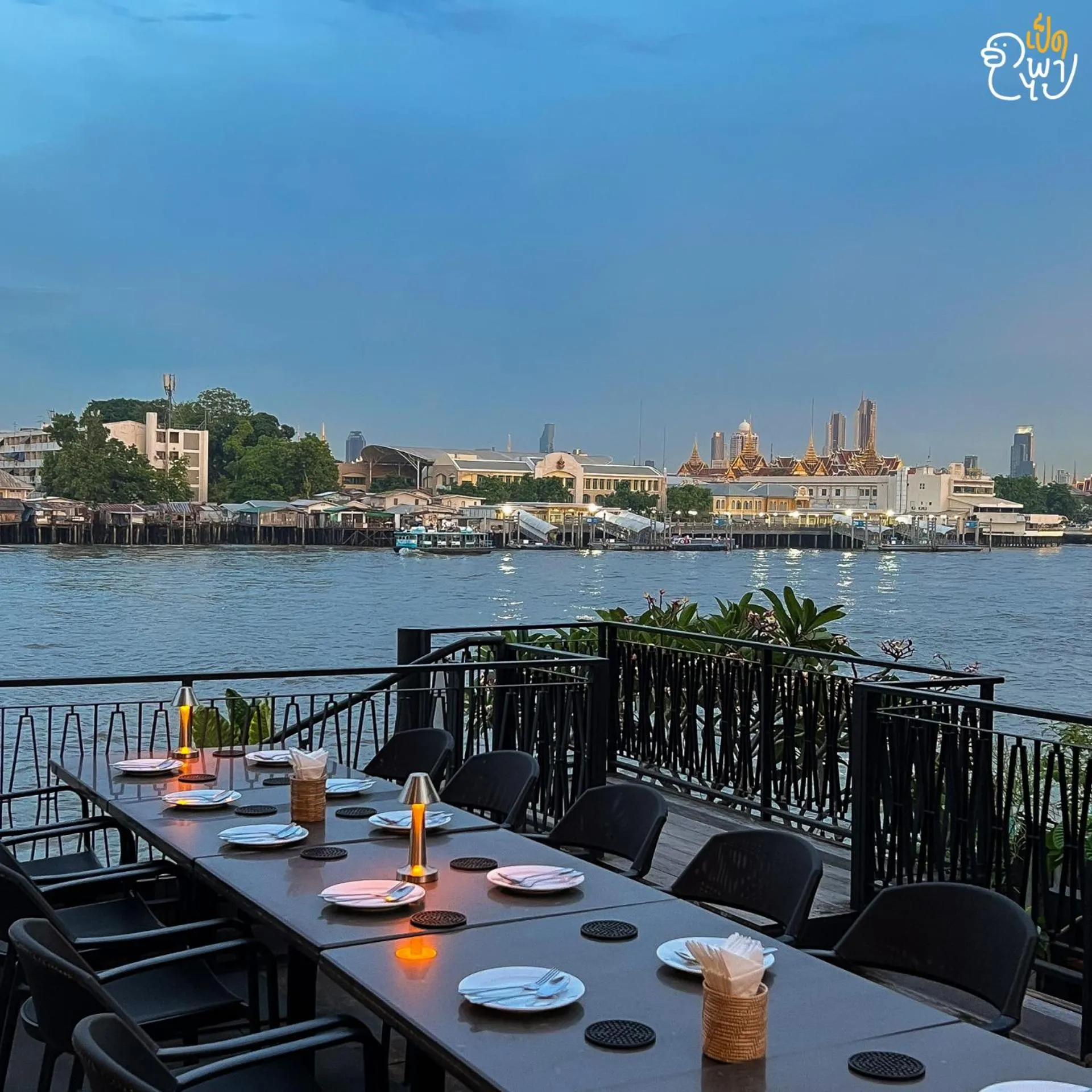 Restaurant/places to eat in Baan Wanglang Riverside, Bangkok