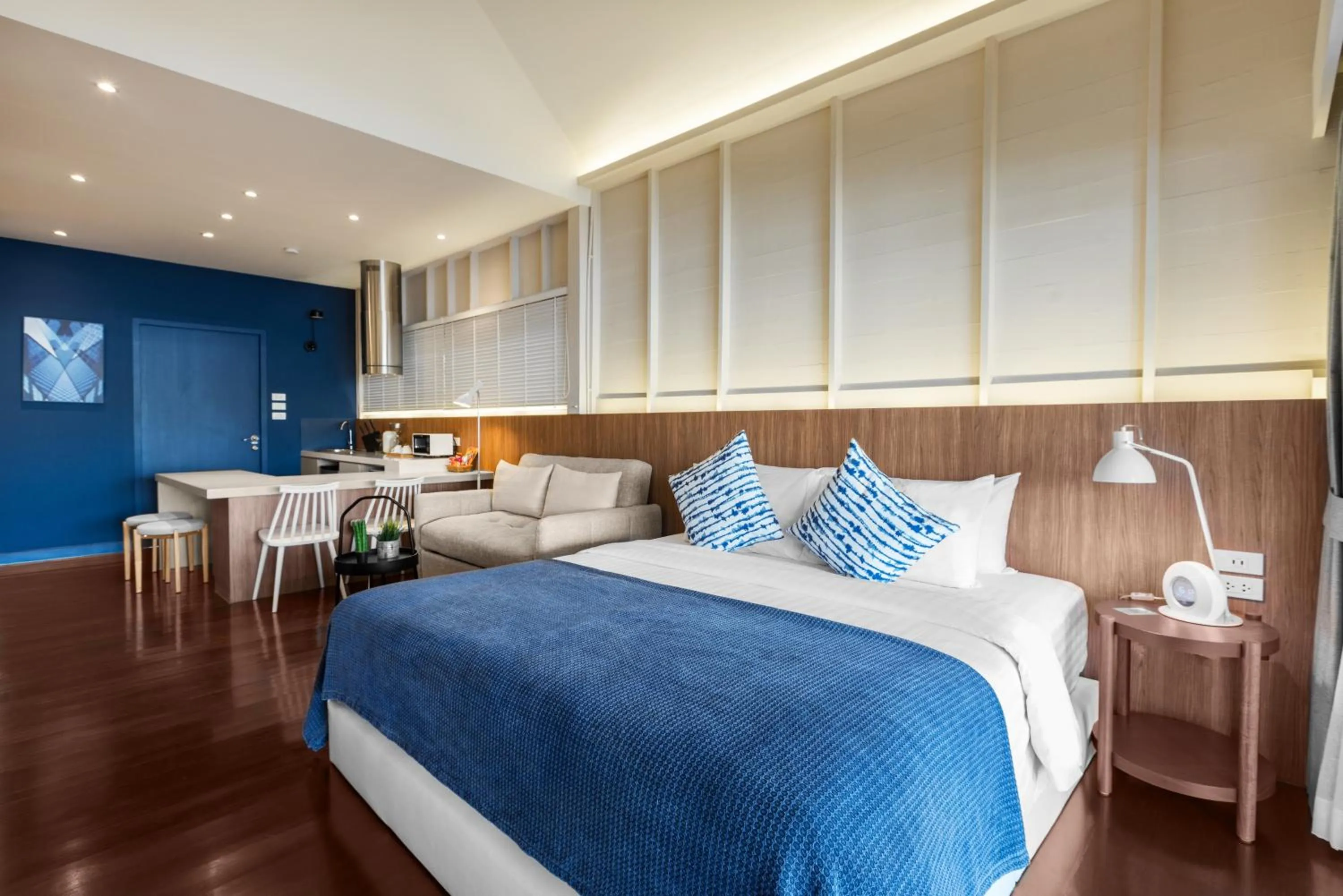 Bed in Baan Wanglang Riverside, Bangkok