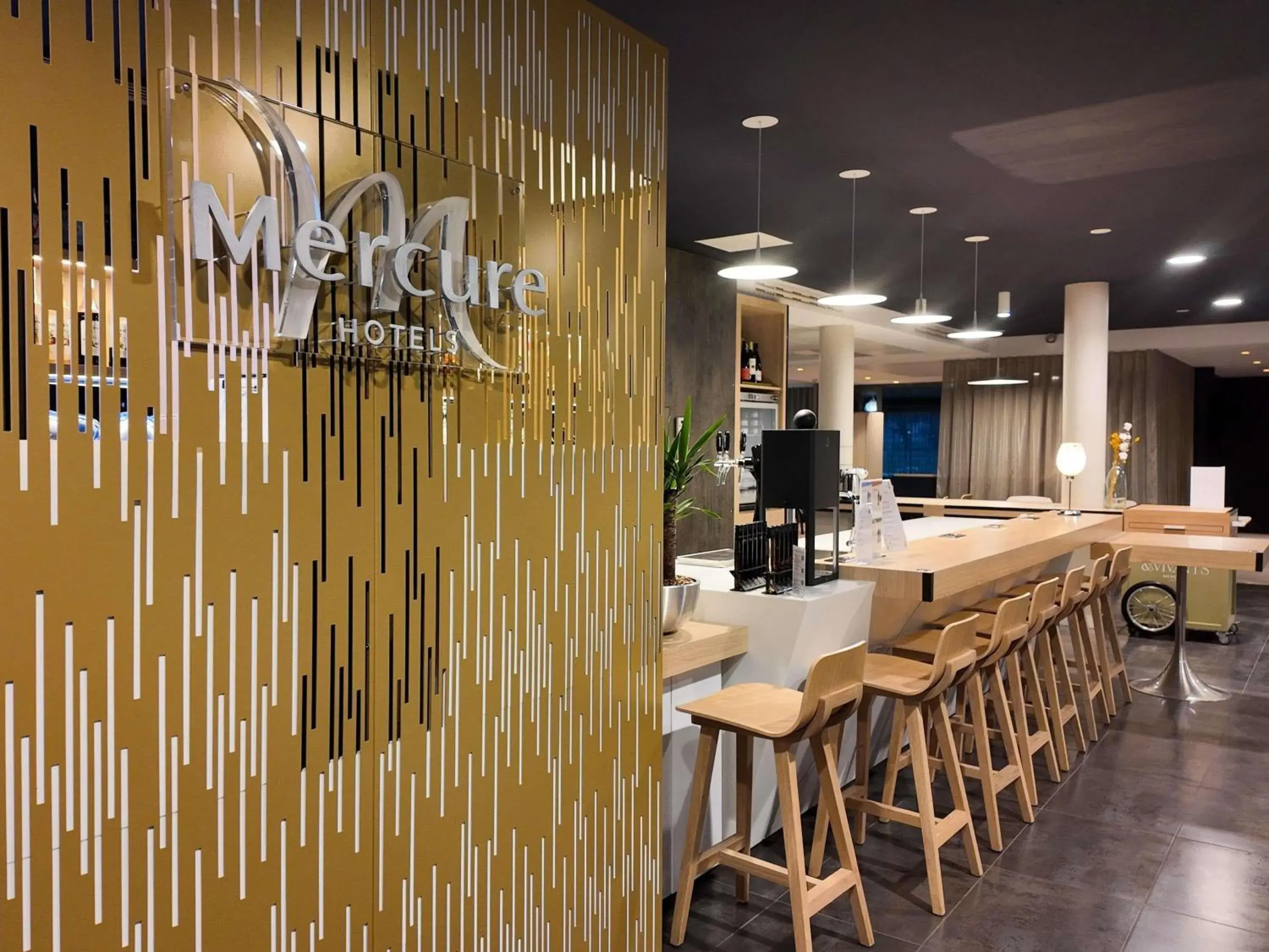 Lounge or bar in Hôtel Mercure Nantes Ouest Saint-Herblain Zenith Lounge or bar in Hôtel Mercure Nantes Ouest Saint-Herblain Zenith