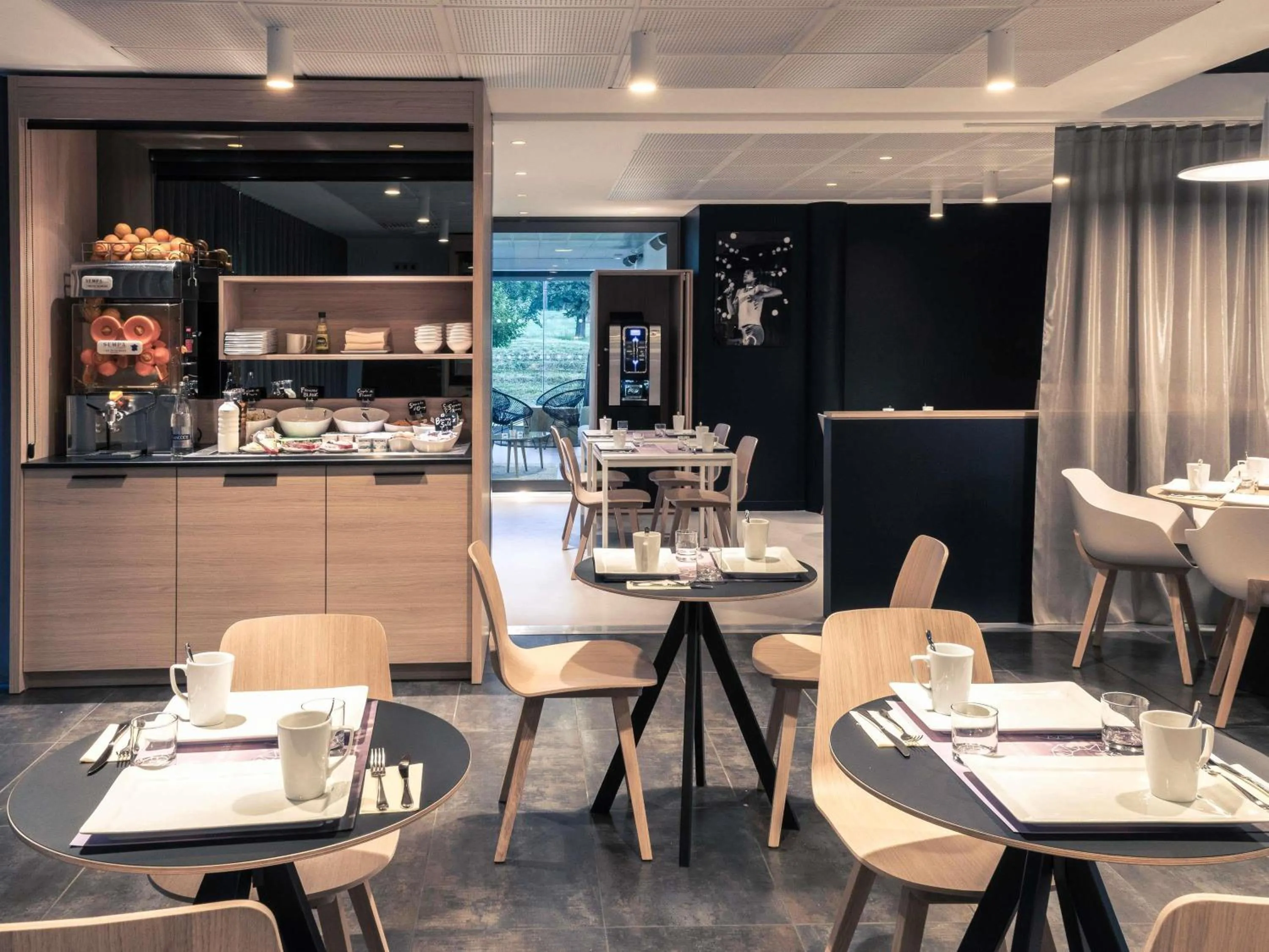 Breakfast in Hôtel Mercure Nantes Ouest Saint-Herblain Zenith