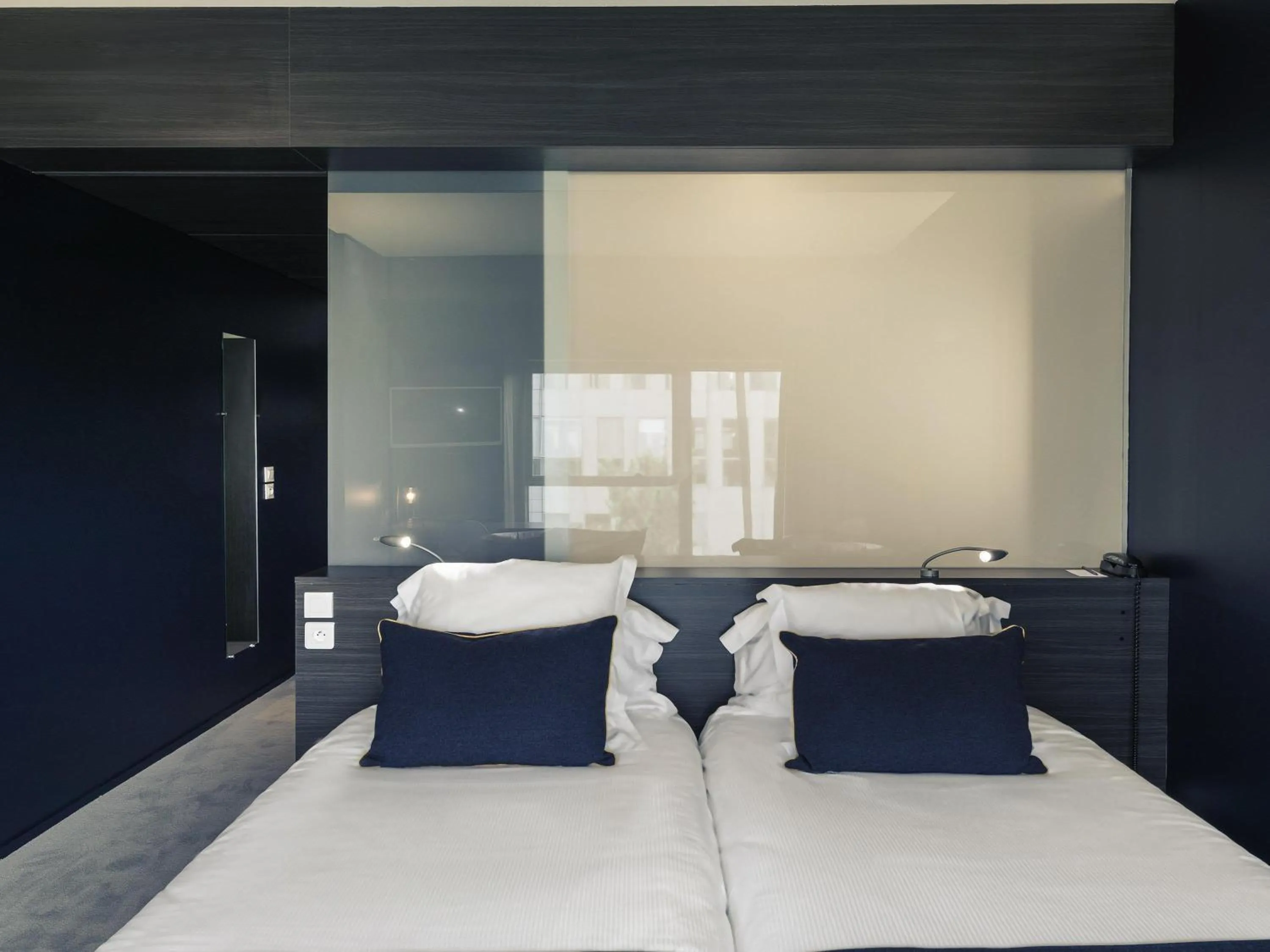 Bedroom, Bed in Hôtel Mercure Nantes Ouest Saint-Herblain Zenith