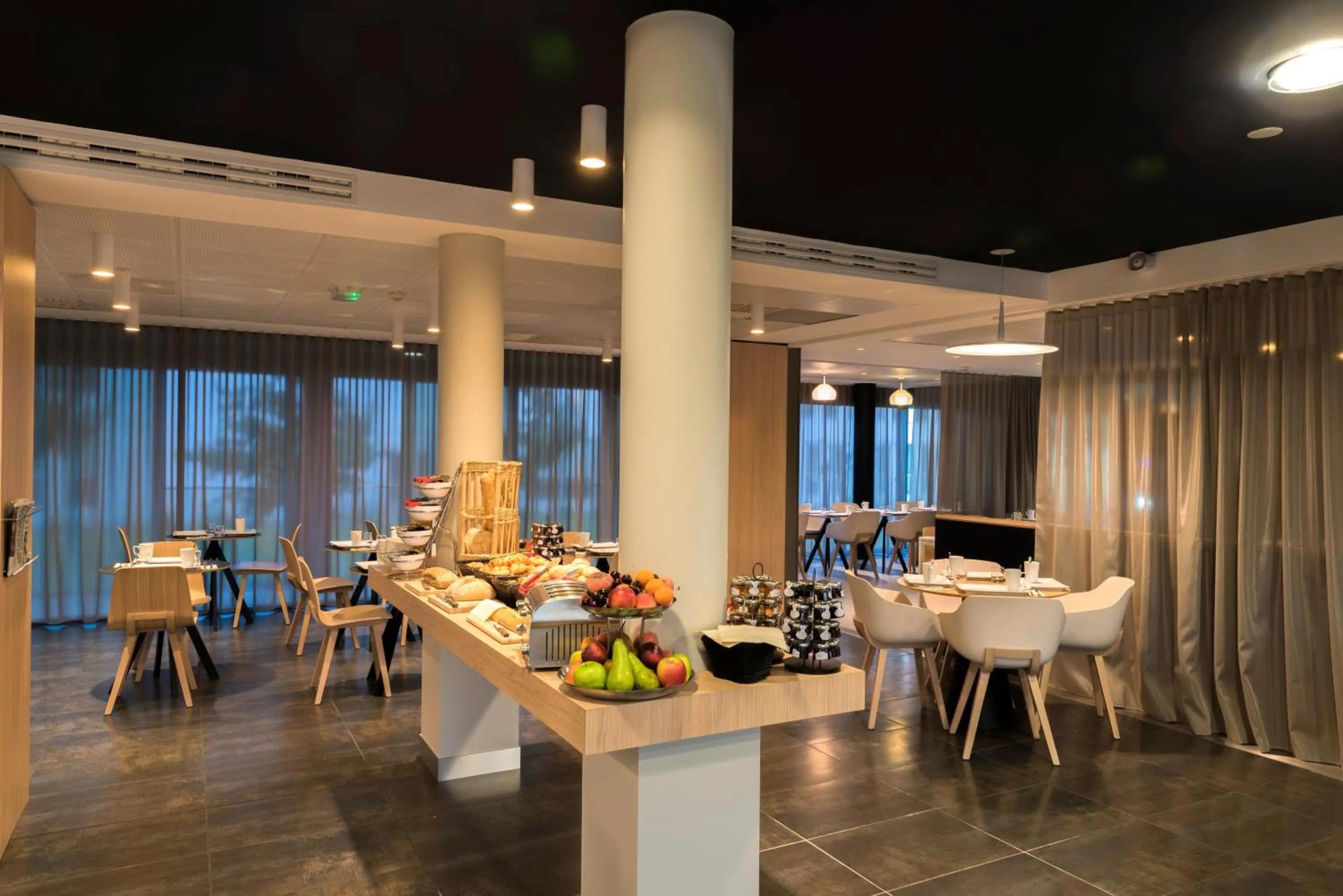 Buffet breakfast in Hôtel Mercure Nantes Ouest Saint-Herblain Zenith