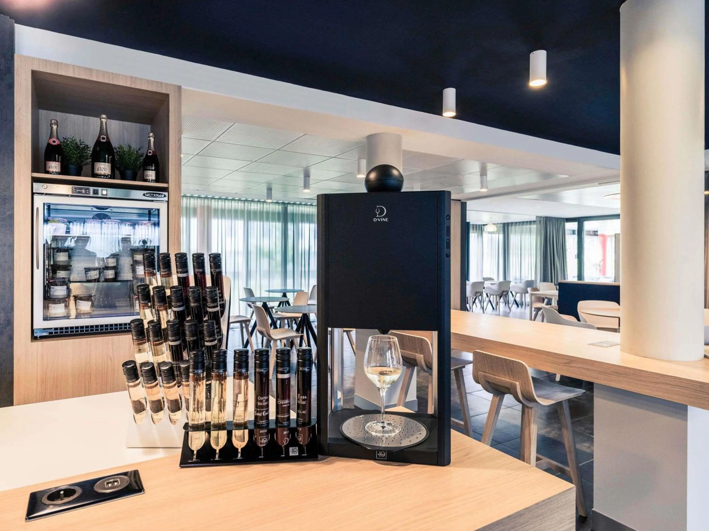 Lounge or bar in Hôtel Mercure Nantes Ouest Saint-Herblain Zenith