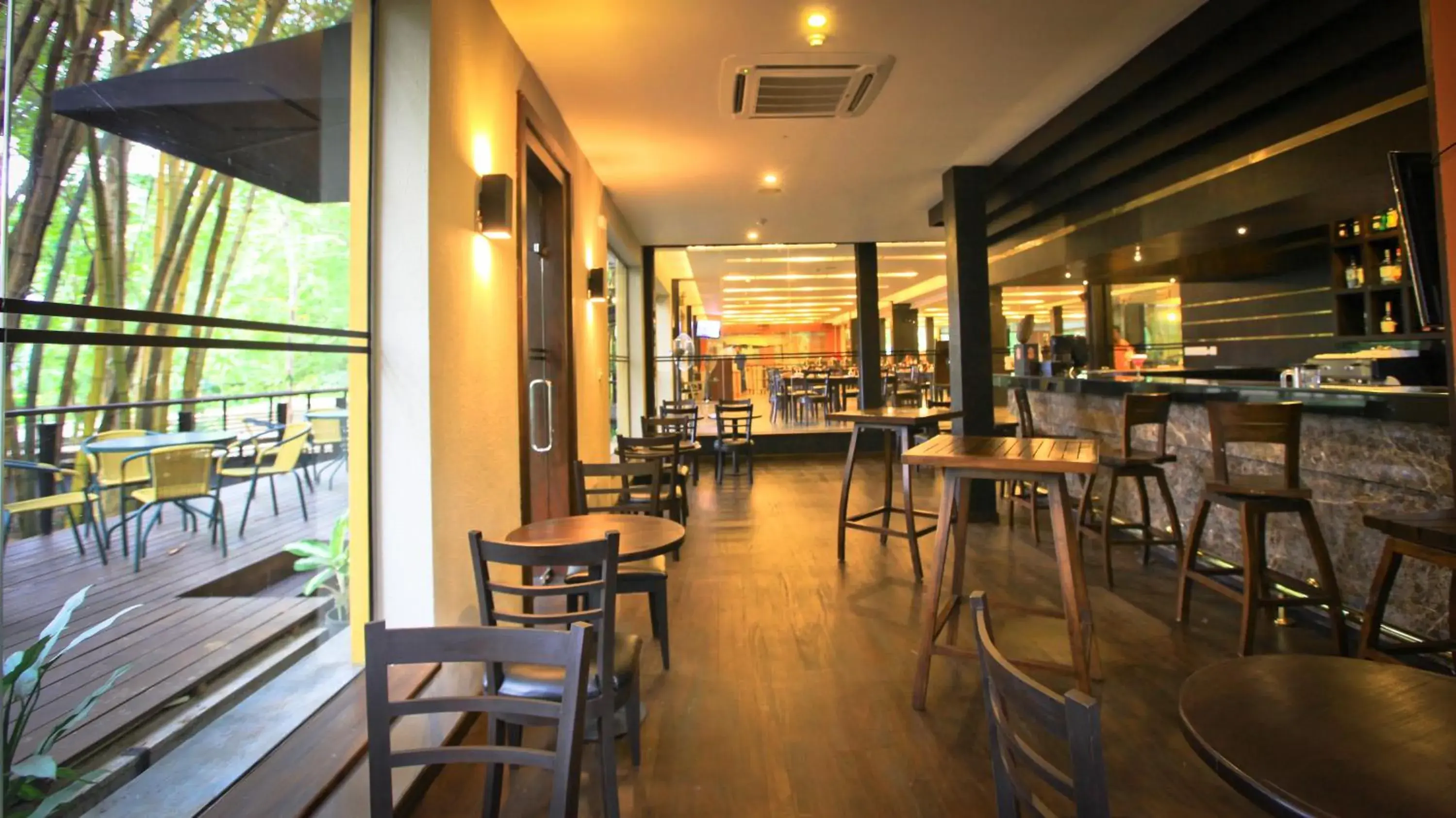 Lounge or bar in Grand Udawalawe Safari Resort Lounge or bar in Grand Udawalawe Safari Resort