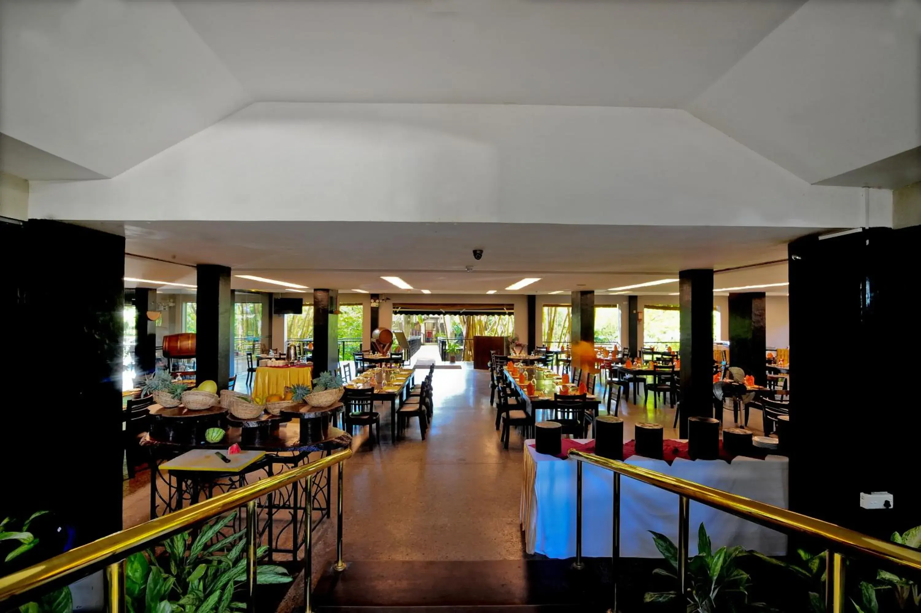 Restaurant/places to eat in Grand Udawalawe Safari Resort Restaurant/places to eat in Grand Udawalawe Safari Resort