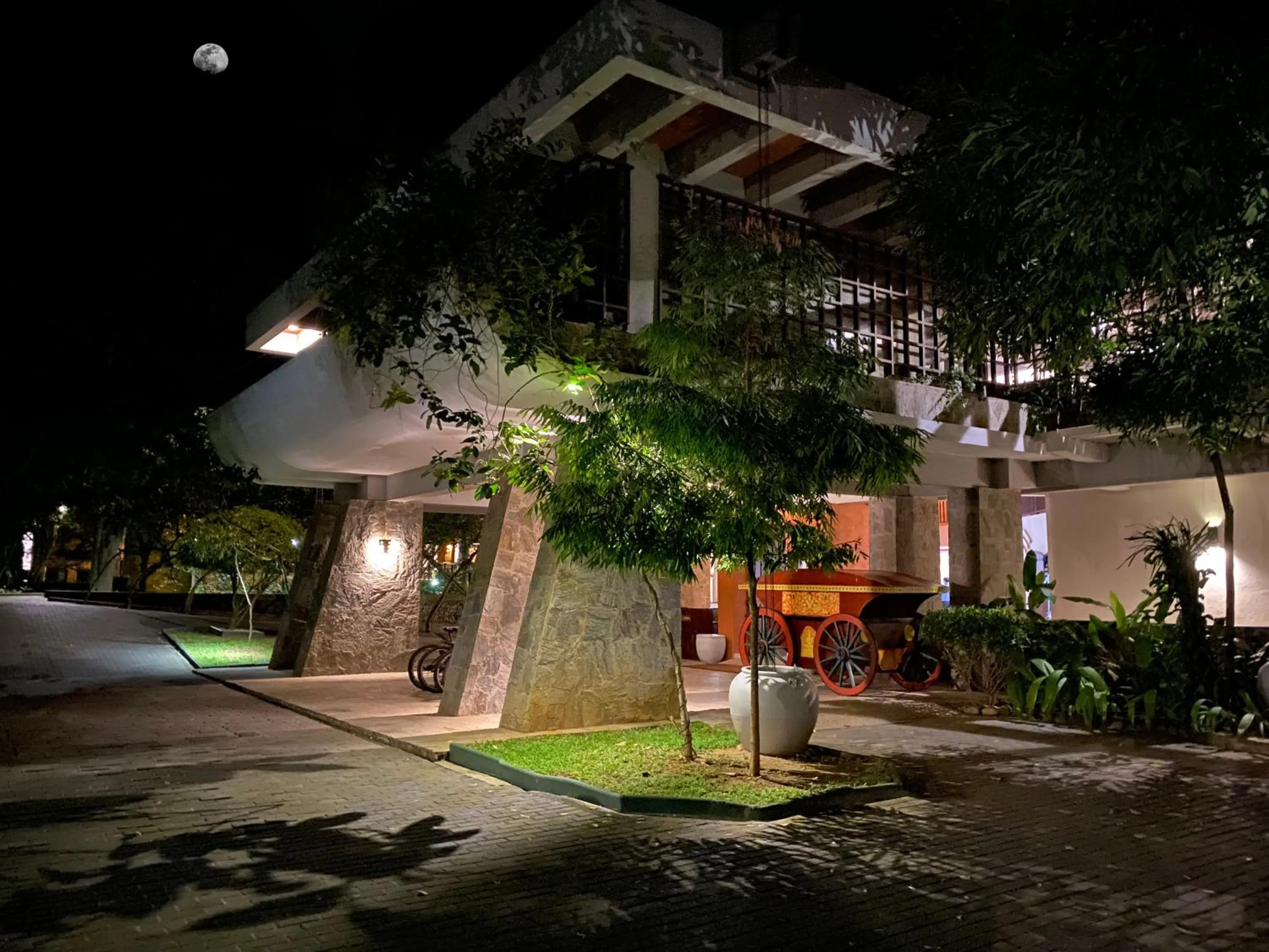 Property building in Grand Udawalawe Safari Resort