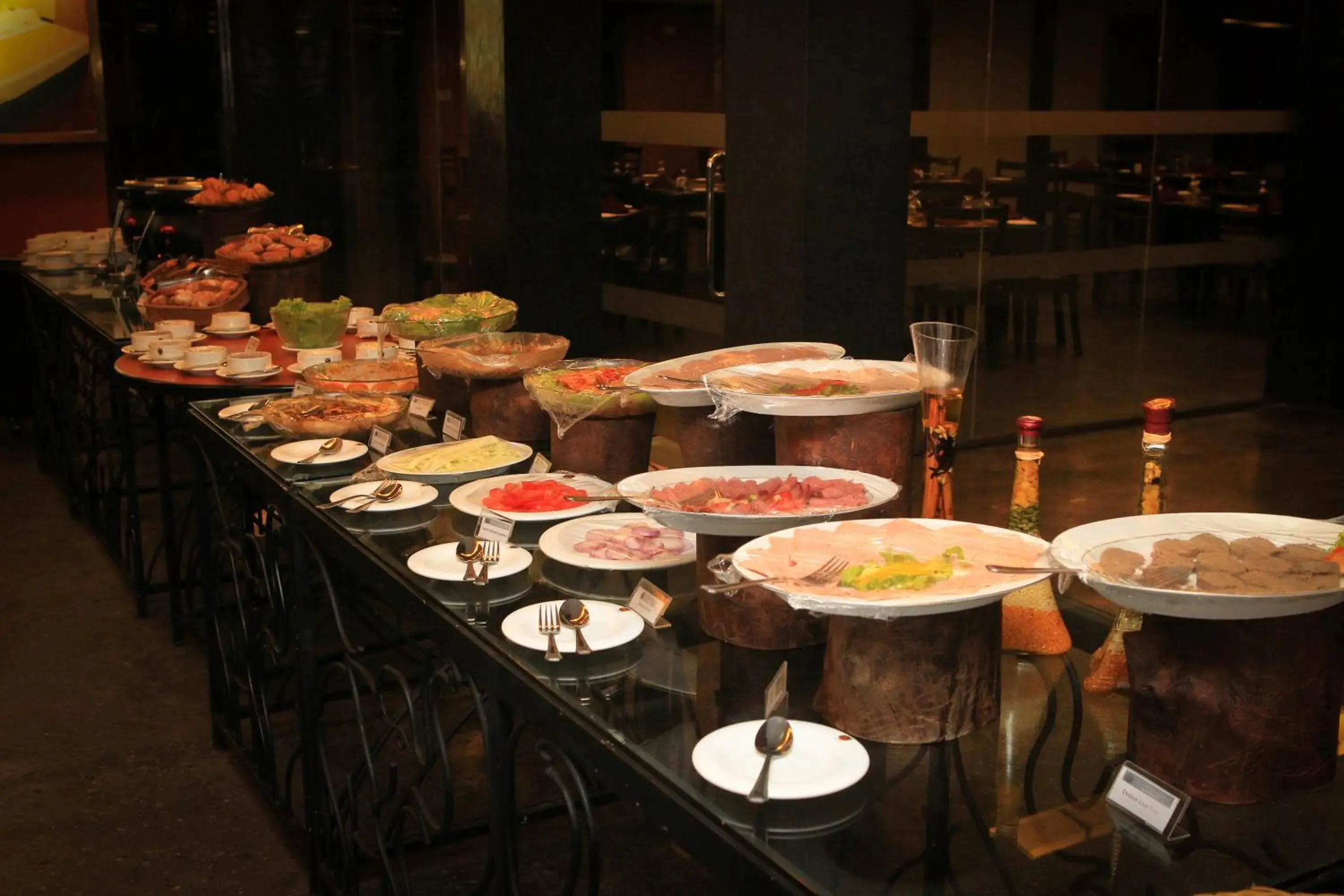 Restaurant/places to eat in Grand Udawalawe Safari Resort Restaurant/places to eat in Grand Udawalawe Safari Resort