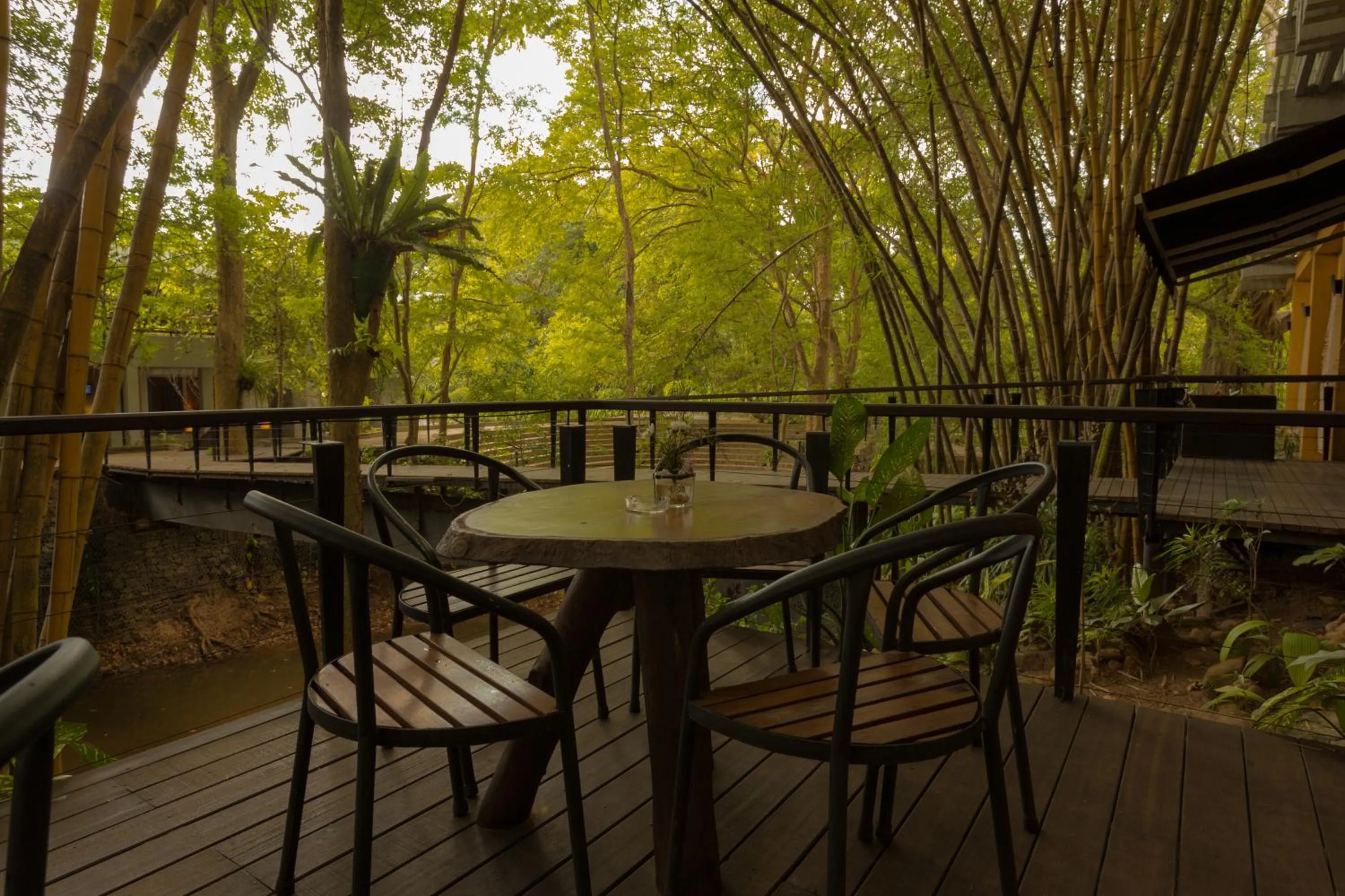 Lounge or bar in Grand Udawalawe Safari Resort