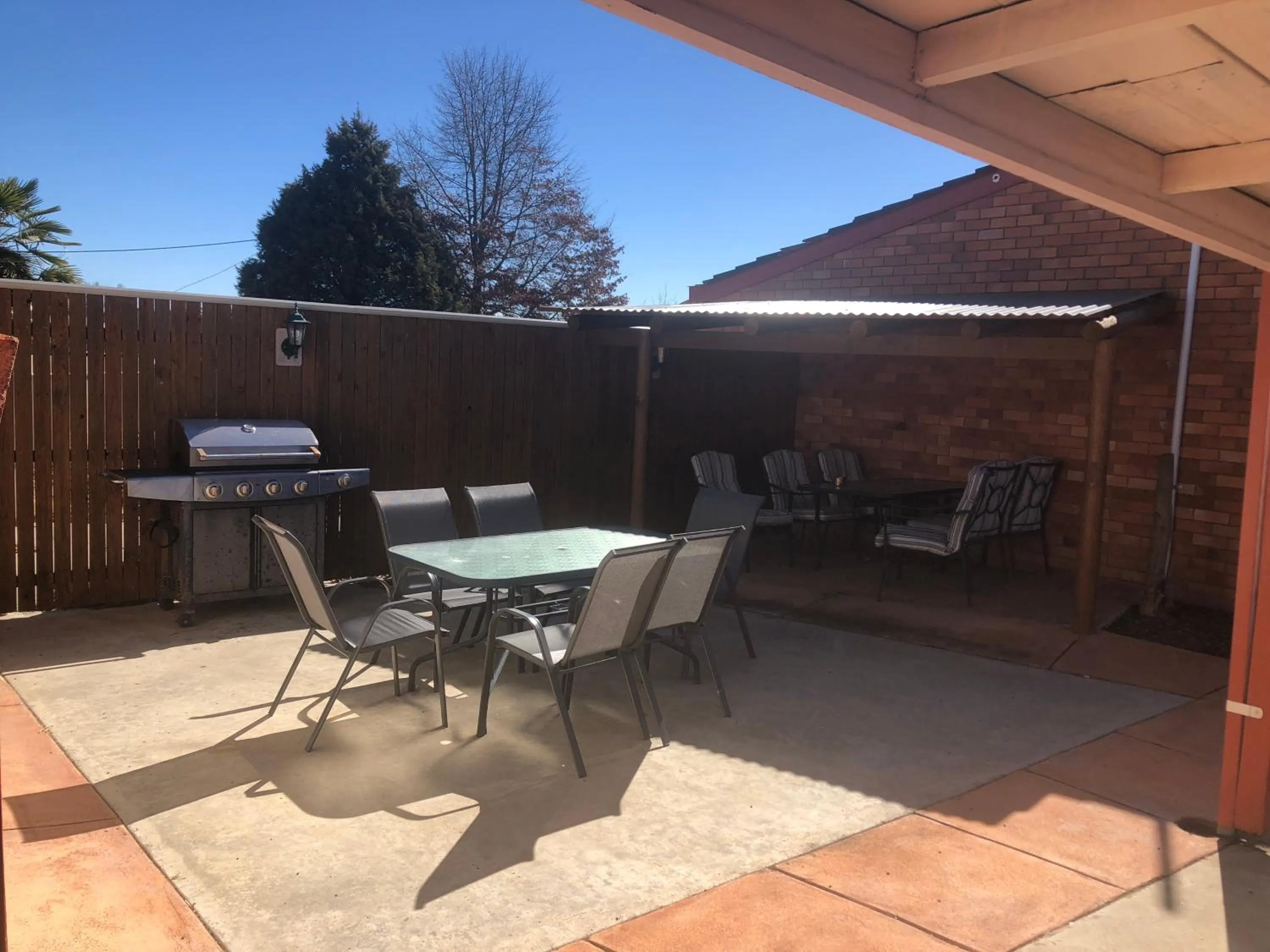 BBQ facilities in Anna Bella Motel Glen Innes
