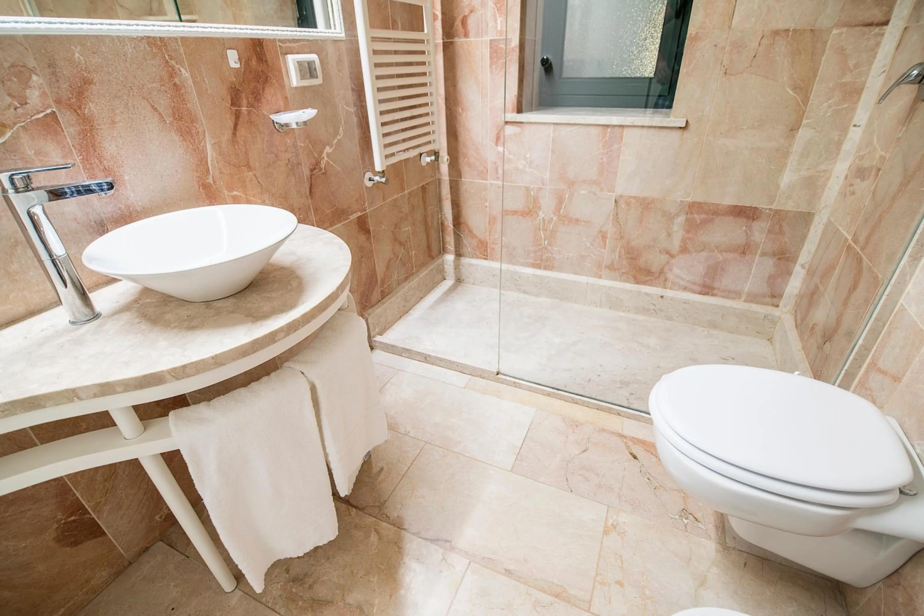 Shower in Delfino Beach Hotel