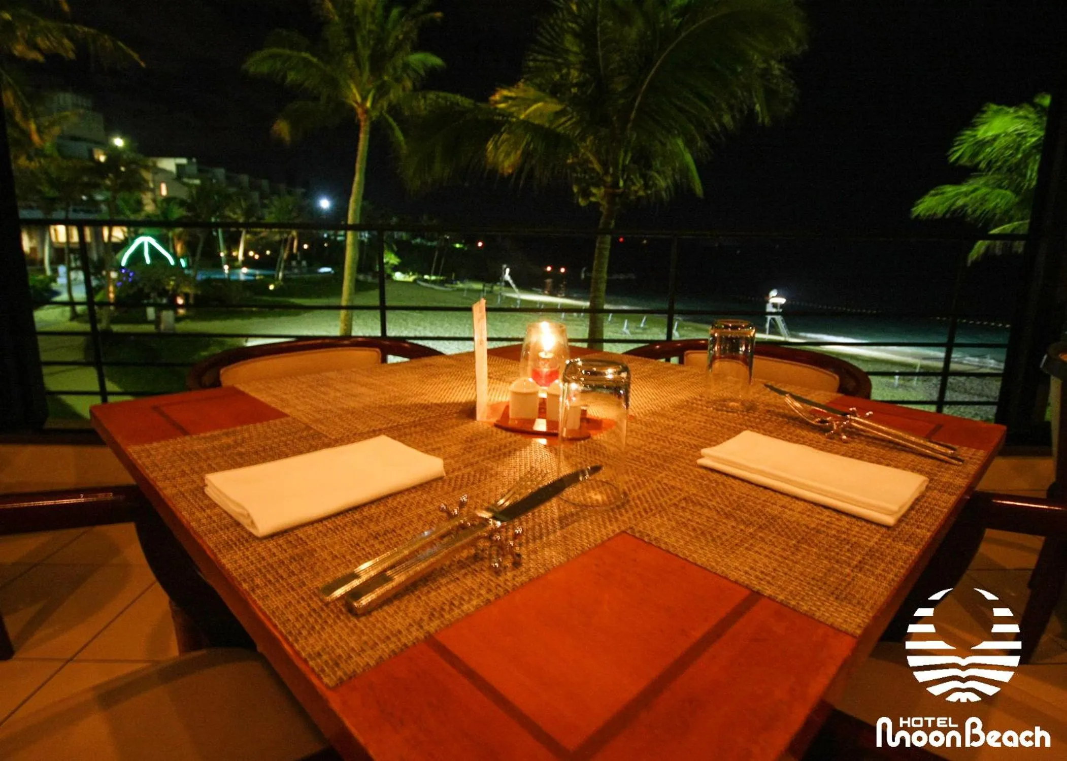 Restaurant/places to eat in The Moon Beach Museum Resort