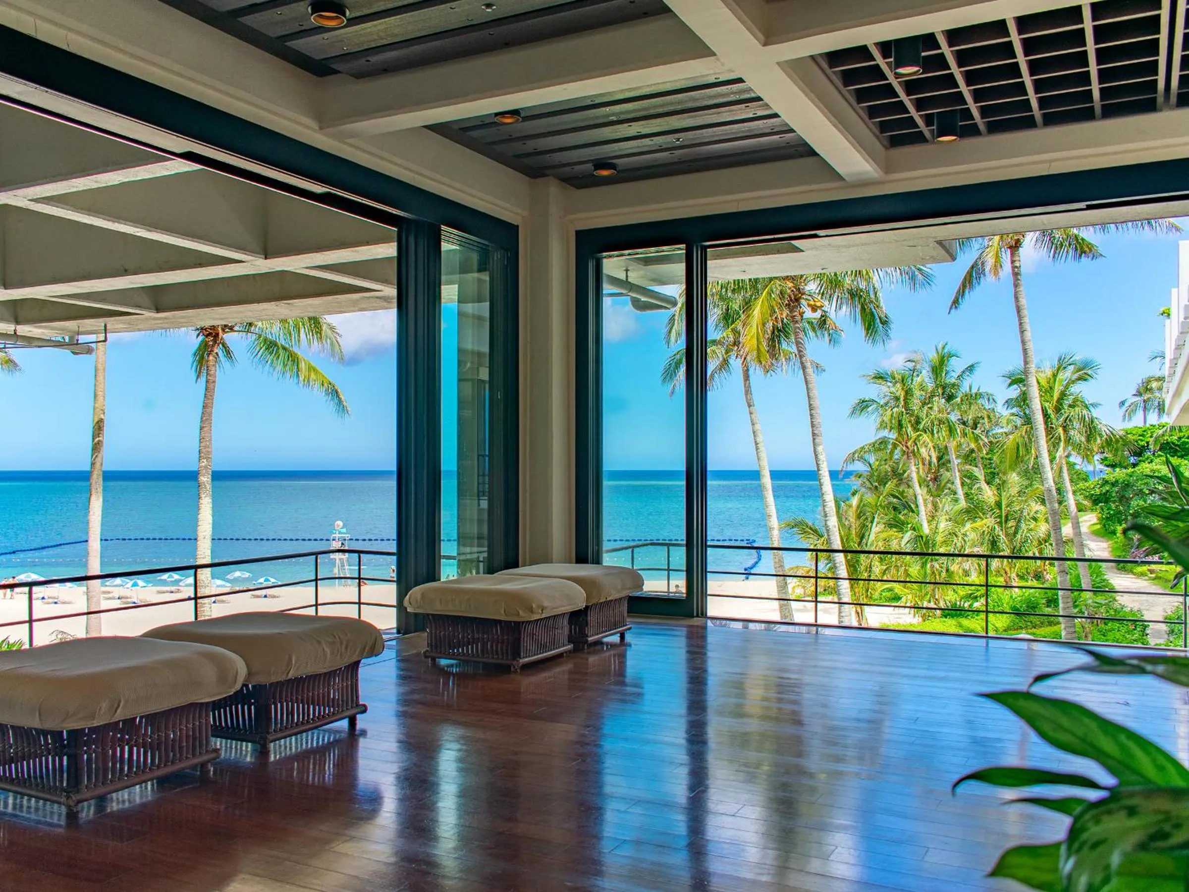 Restaurant/places to eat in The Moon Beach Museum Resort