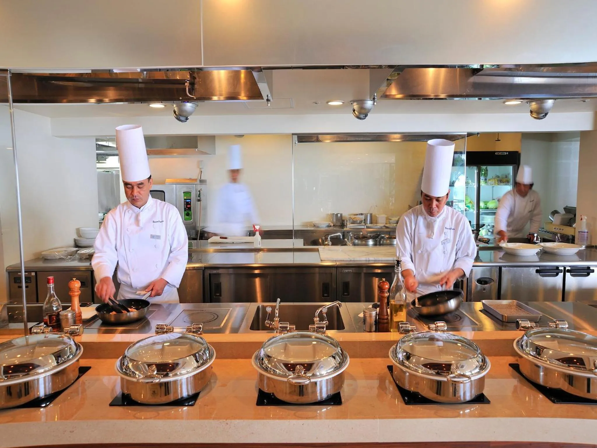 Restaurant/places to eat in The Moon Beach Museum Resort