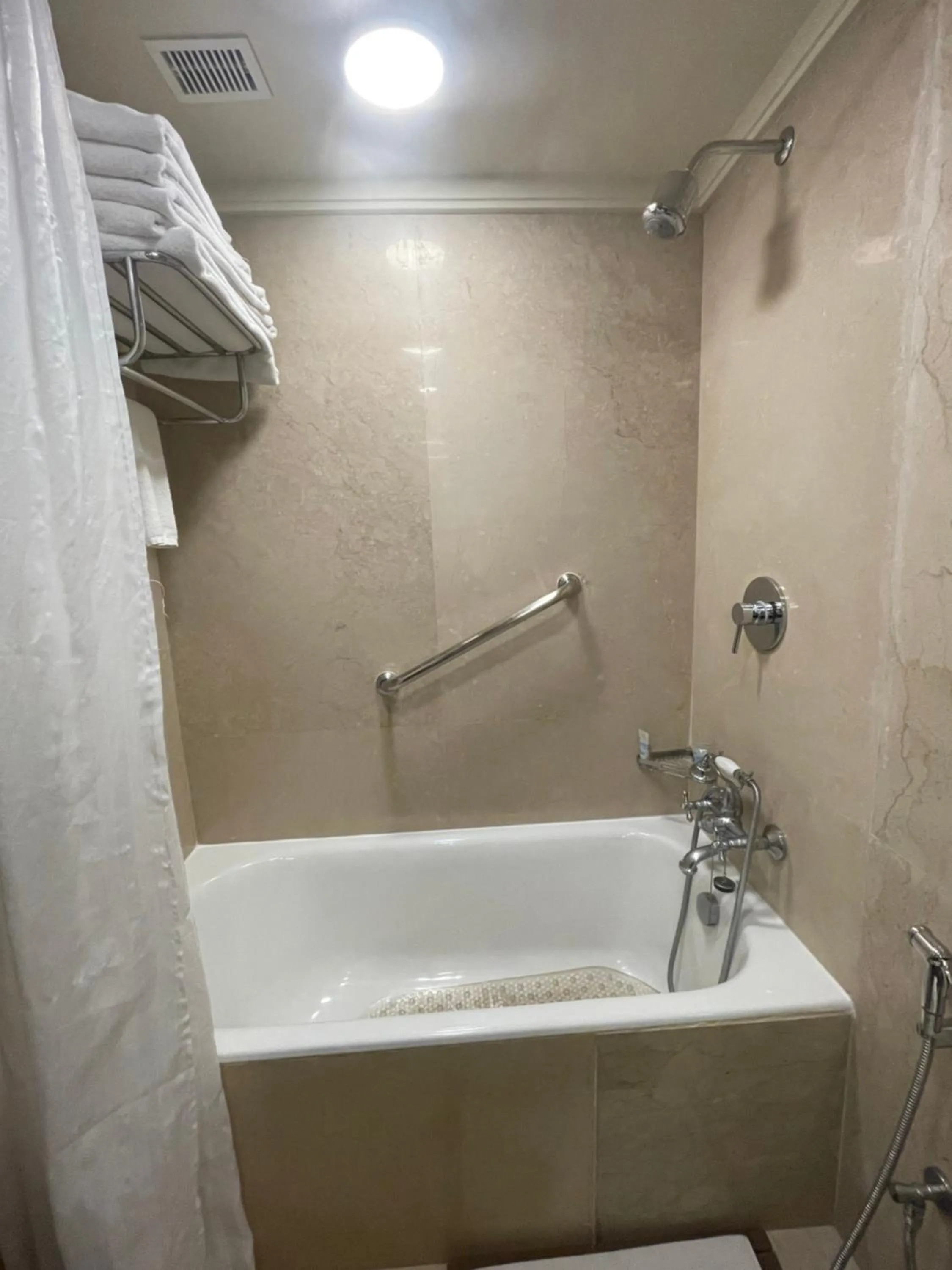 Bath in ITC Maurya, a Luxury Collection Hotel, New Delhi