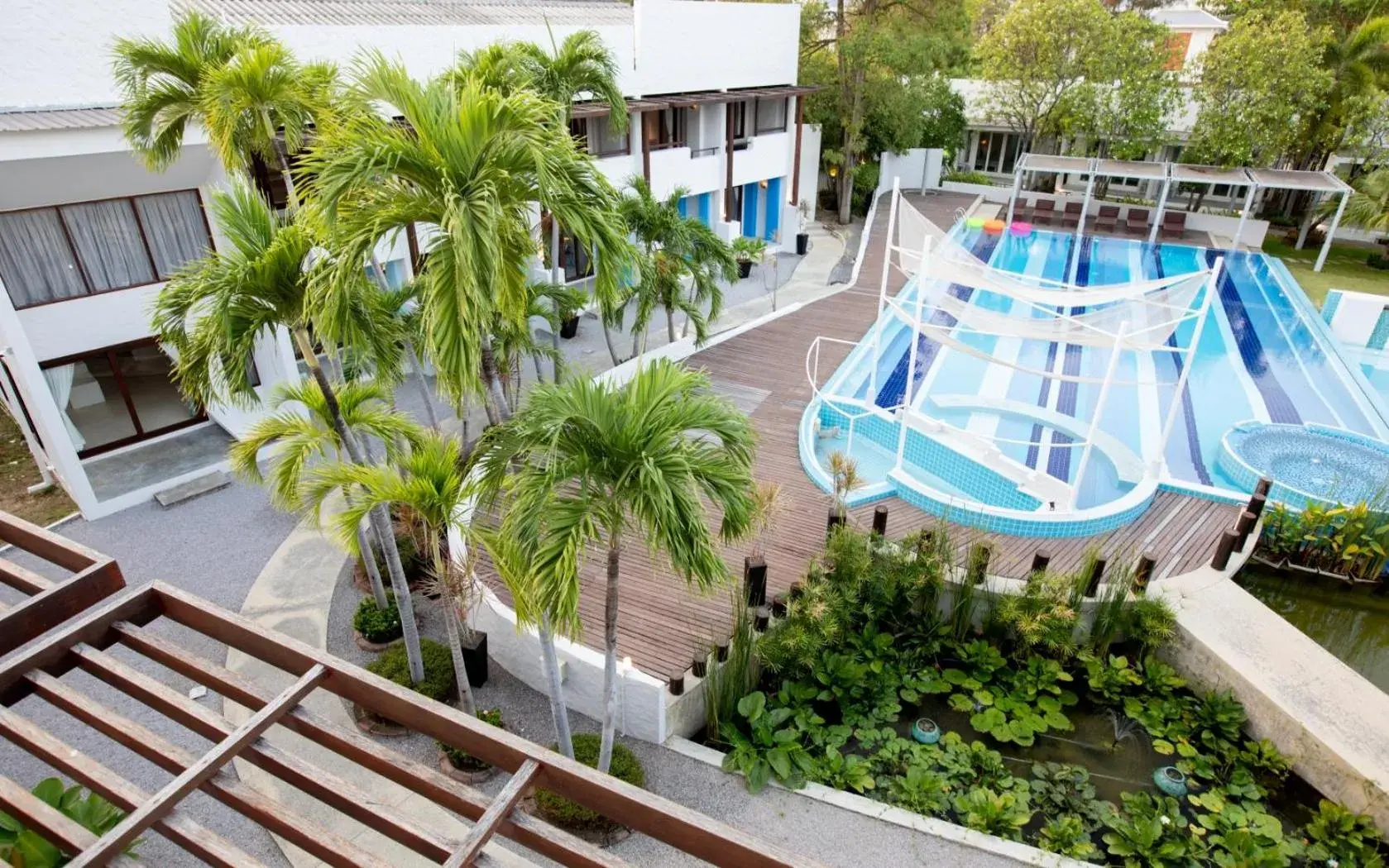 Property building in Kochira Property building in Kochira