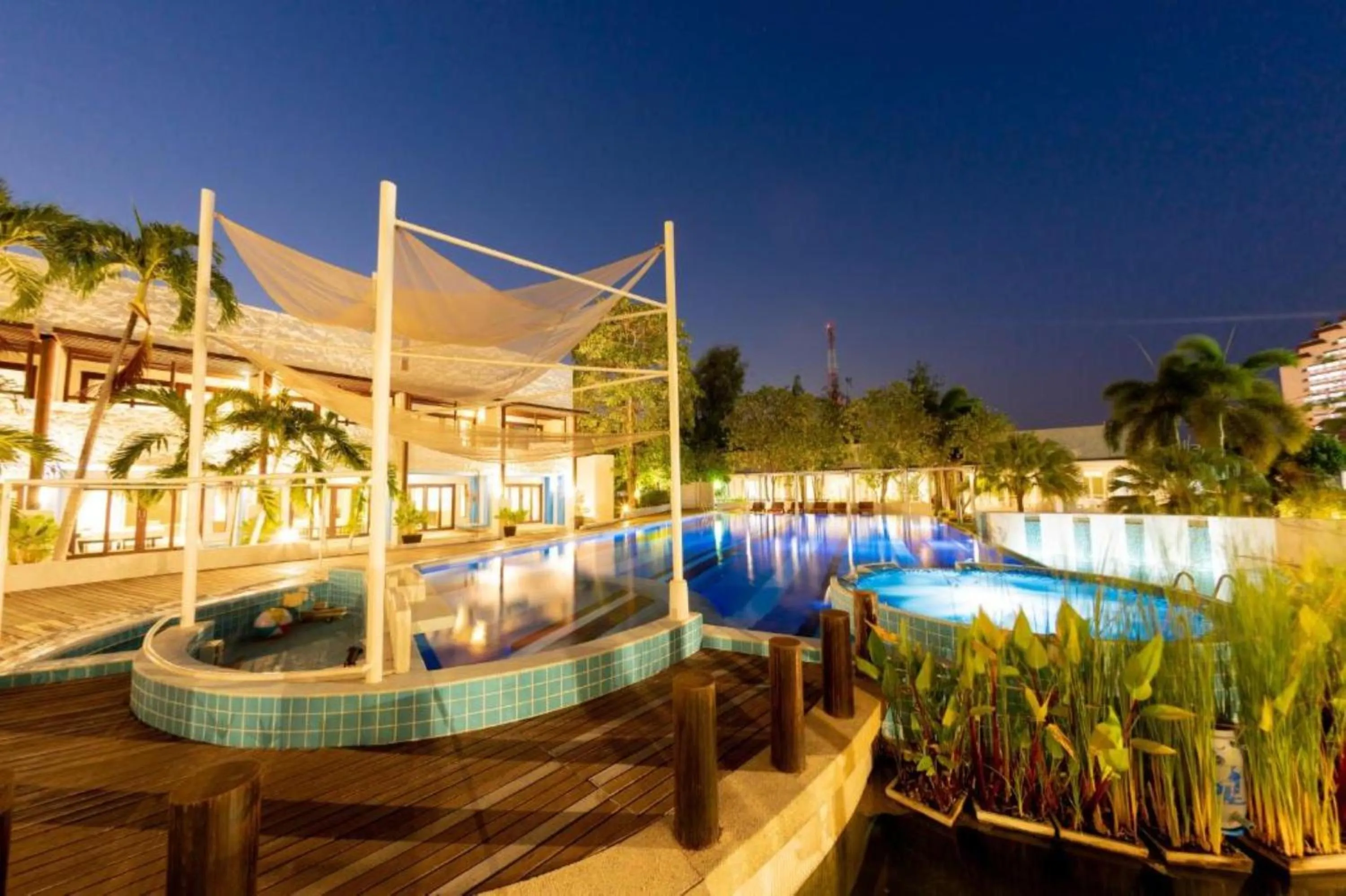 Swimming pool in Kochira