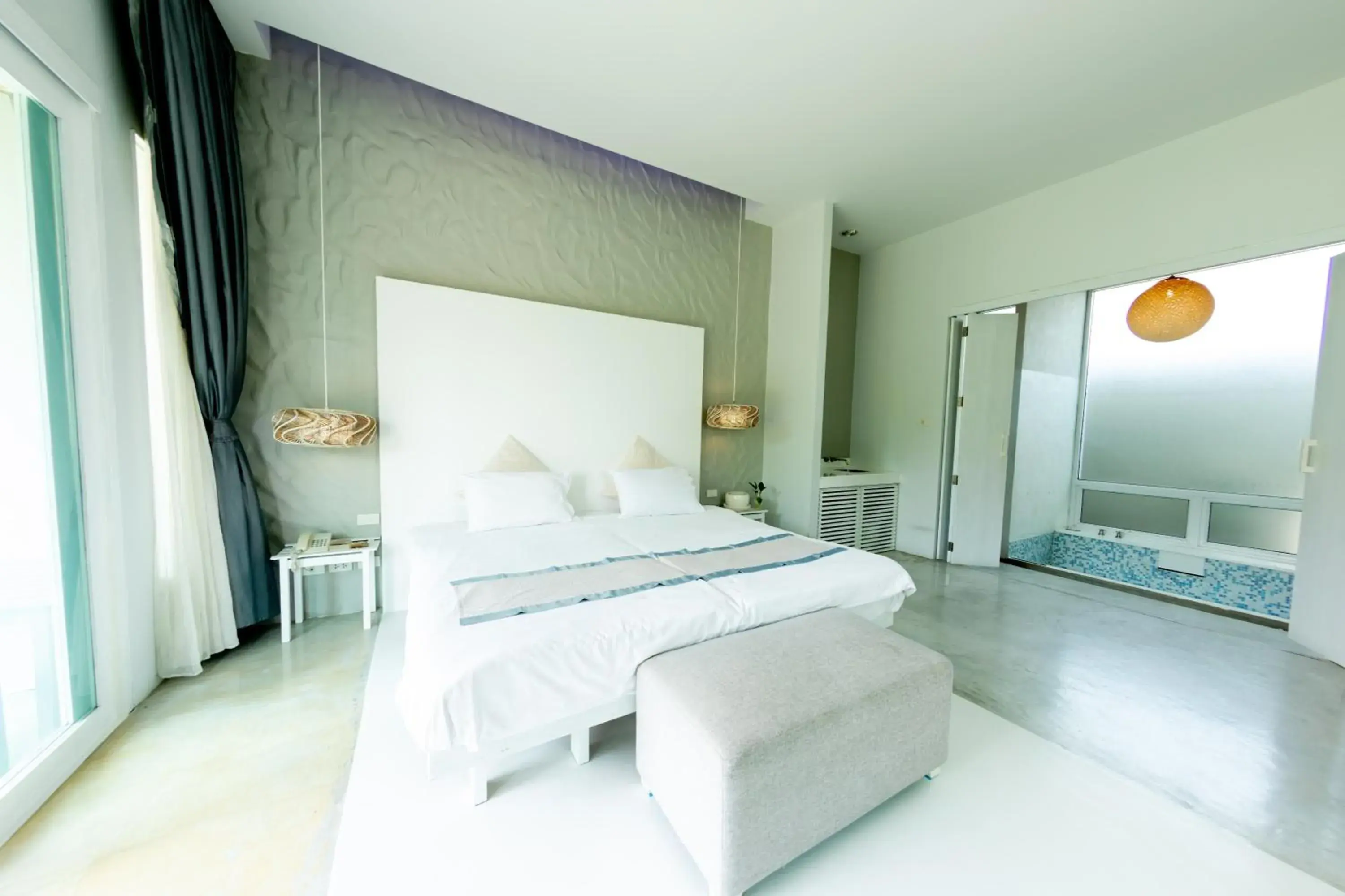 Photo of the whole room, Bed in Kochira Photo of the whole room, Bed in Kochira