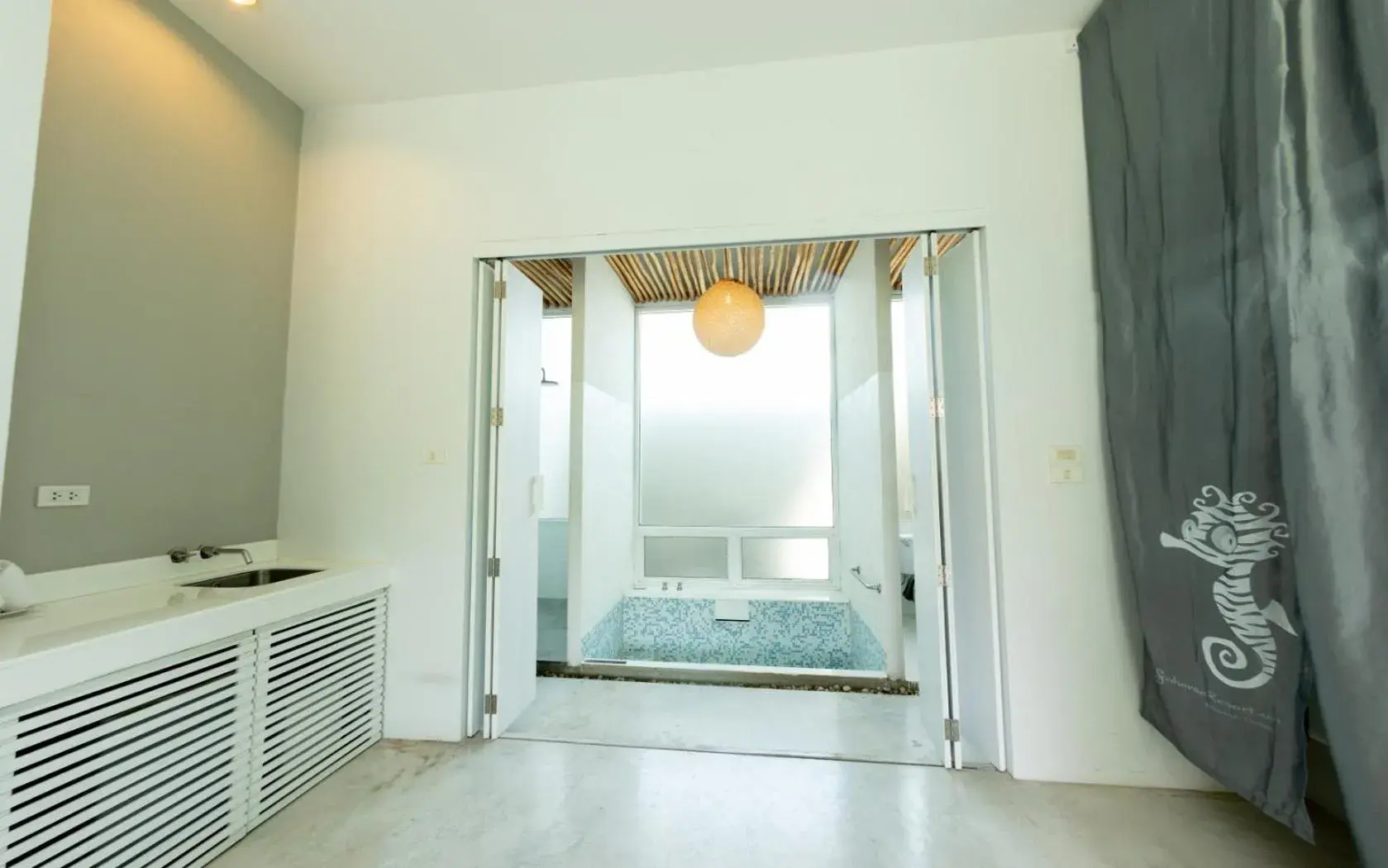 Photo of the whole room, Bed in Kochira Photo of the whole room, Bed in Kochira